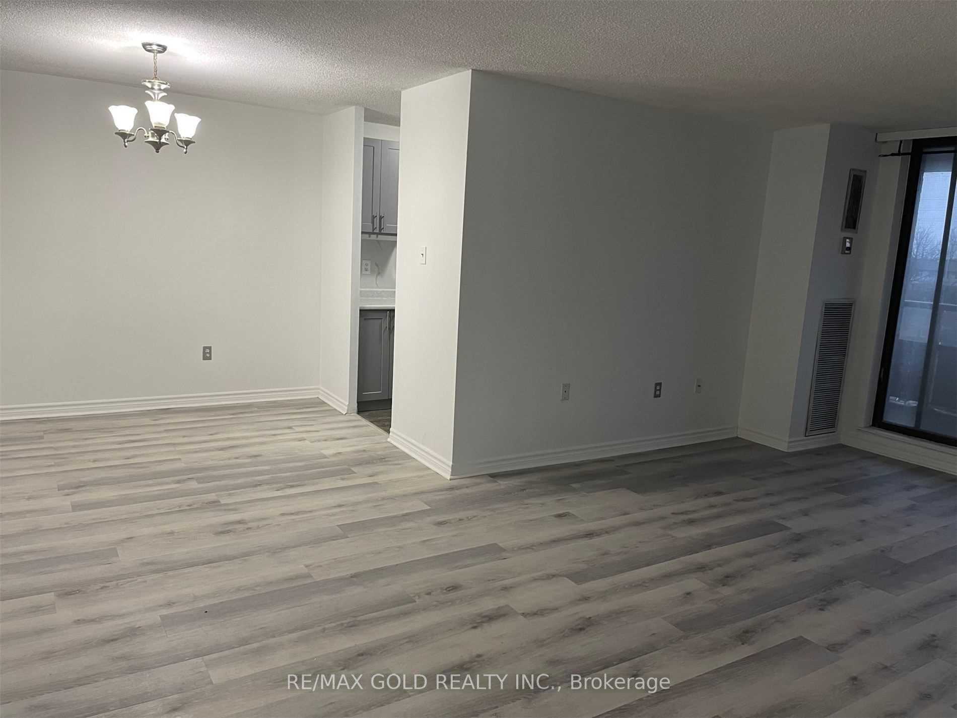 Photo 18 of Unit 307, 4 King Cross Road, King, Nobleton — HOMEH
