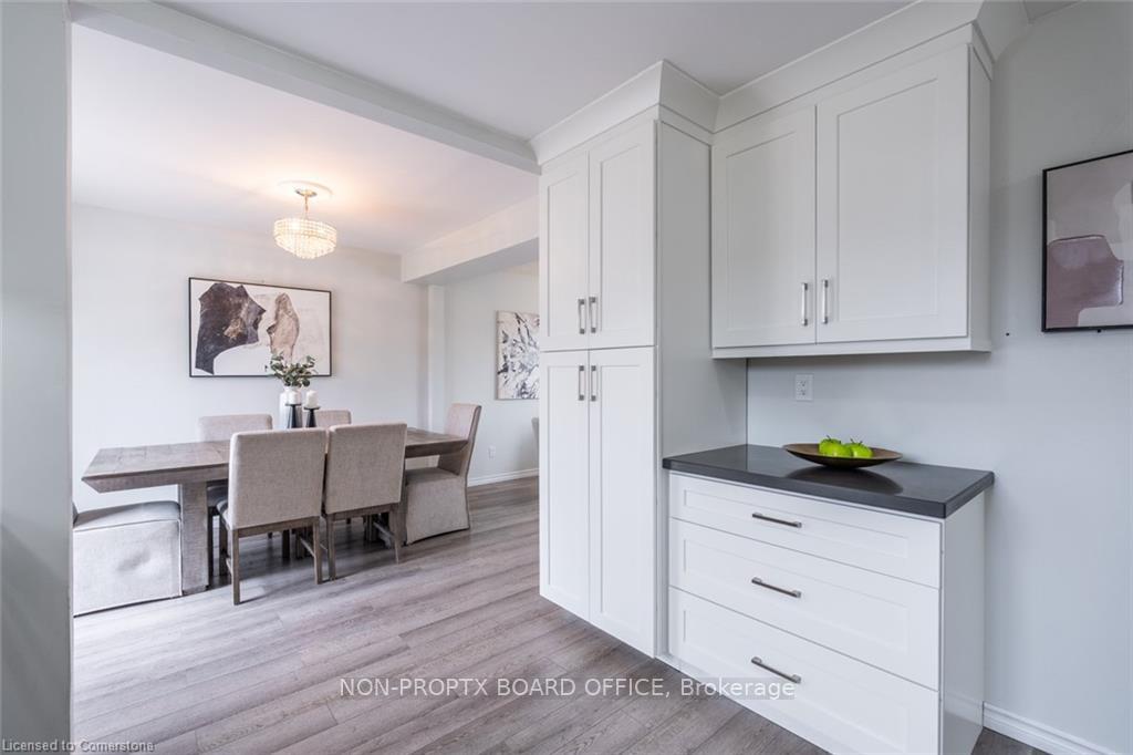 Photo 25 of 18 Chilton Drive, Hamilton, Stoney Creek Mountain — HOMEH