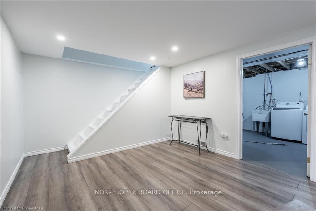Photo 38 of 18 Chilton Drive, Hamilton, Stoney Creek Mountain — HOMEH