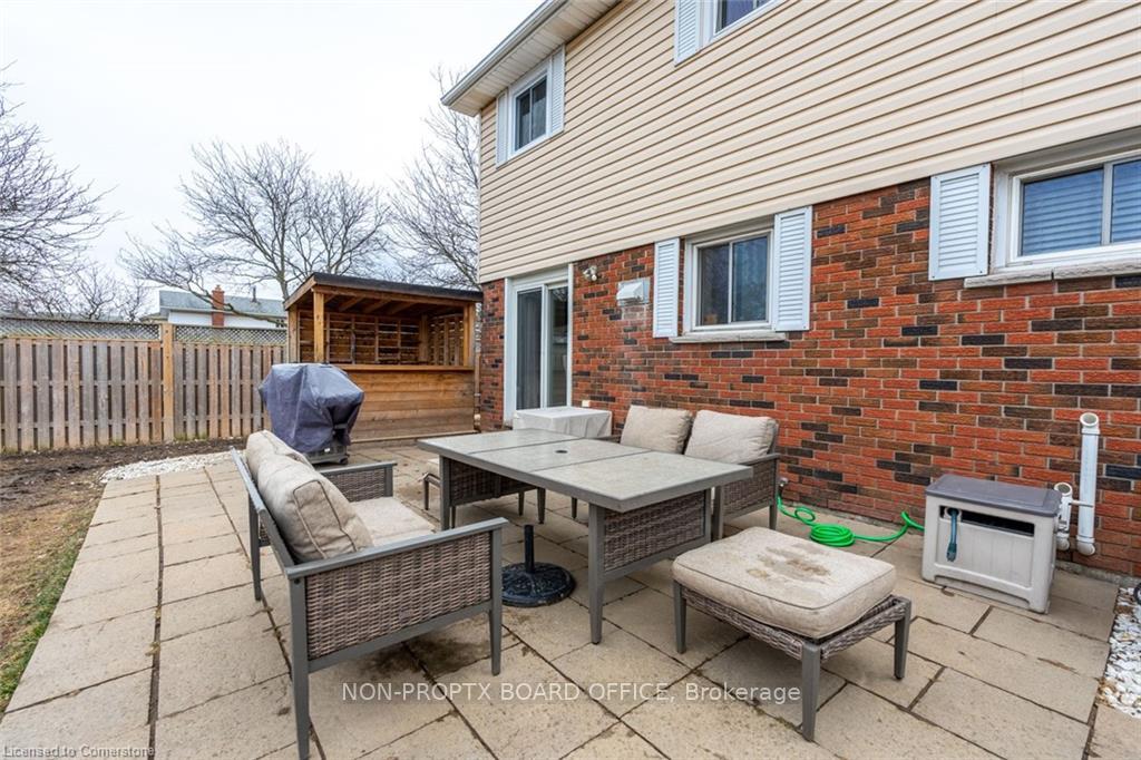Photo 8 of 18 Chilton Drive, Hamilton, Stoney Creek Mountain — HOMEH