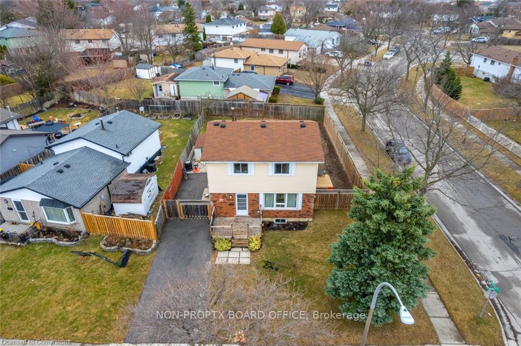 Photo 14 of 18 Chilton Drive, Hamilton, Stoney Creek Mountain — HOMEH