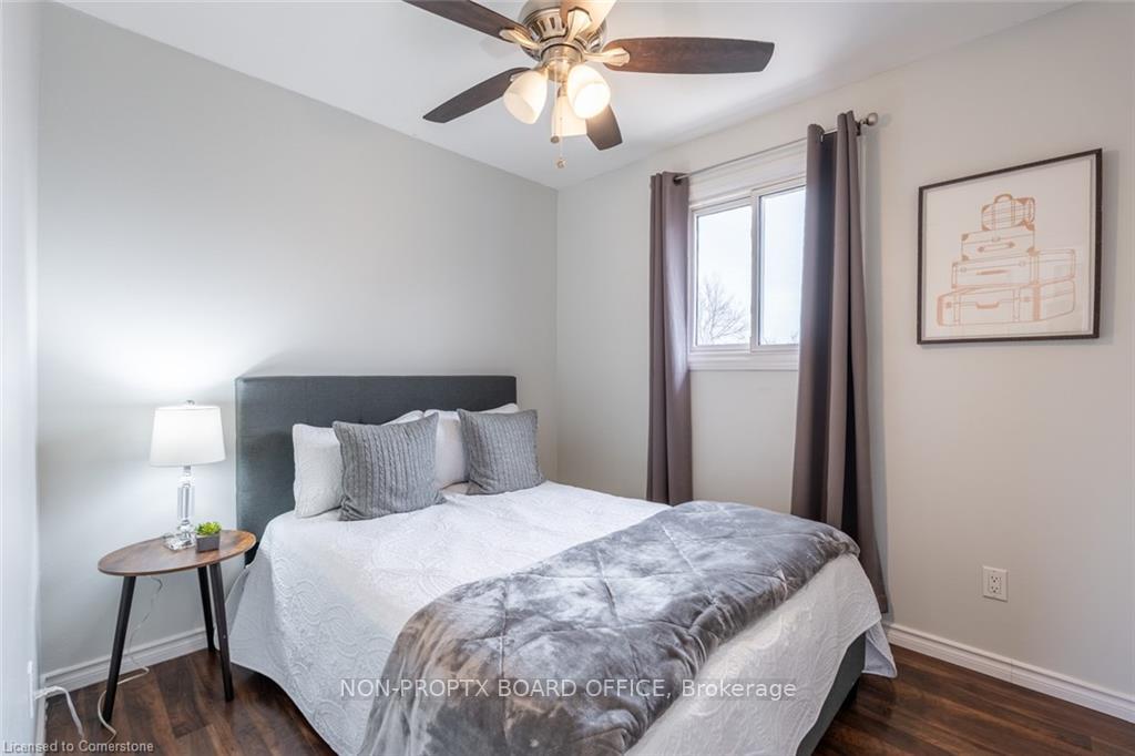 Photo 17 of 18 Chilton Drive, Hamilton, Stoney Creek Mountain — HOMEH