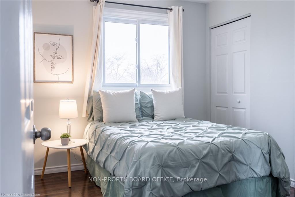 Photo 20 of 18 Chilton Drive, Hamilton, Stoney Creek Mountain — HOMEH