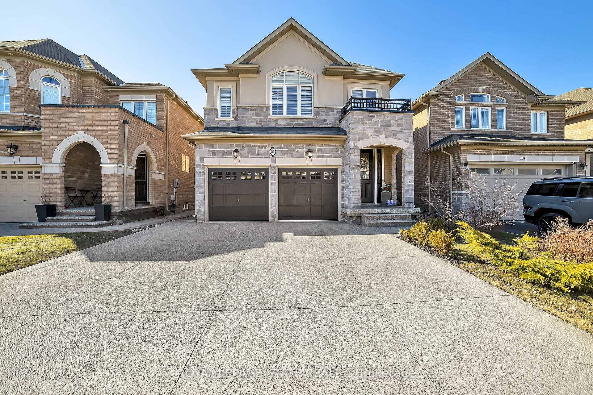 Photo 2 of 51 Narbonne Crescent, Hamilton, Stoney Creek Mountain — HOMEH