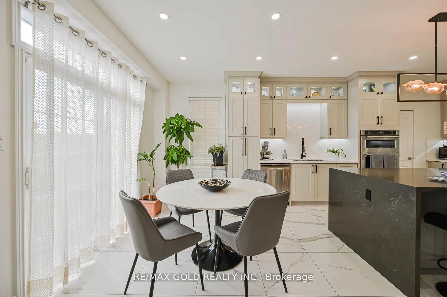 Photo 8 of 23 Yellow Pine Road, Brampton, Bram East — HOMEH