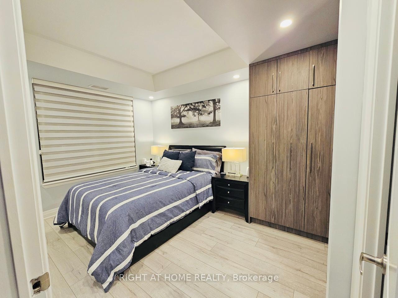 Photo 2 of 12 Woodstream Boulevard, Vaughan, Vaughan Grove — HOMEH
