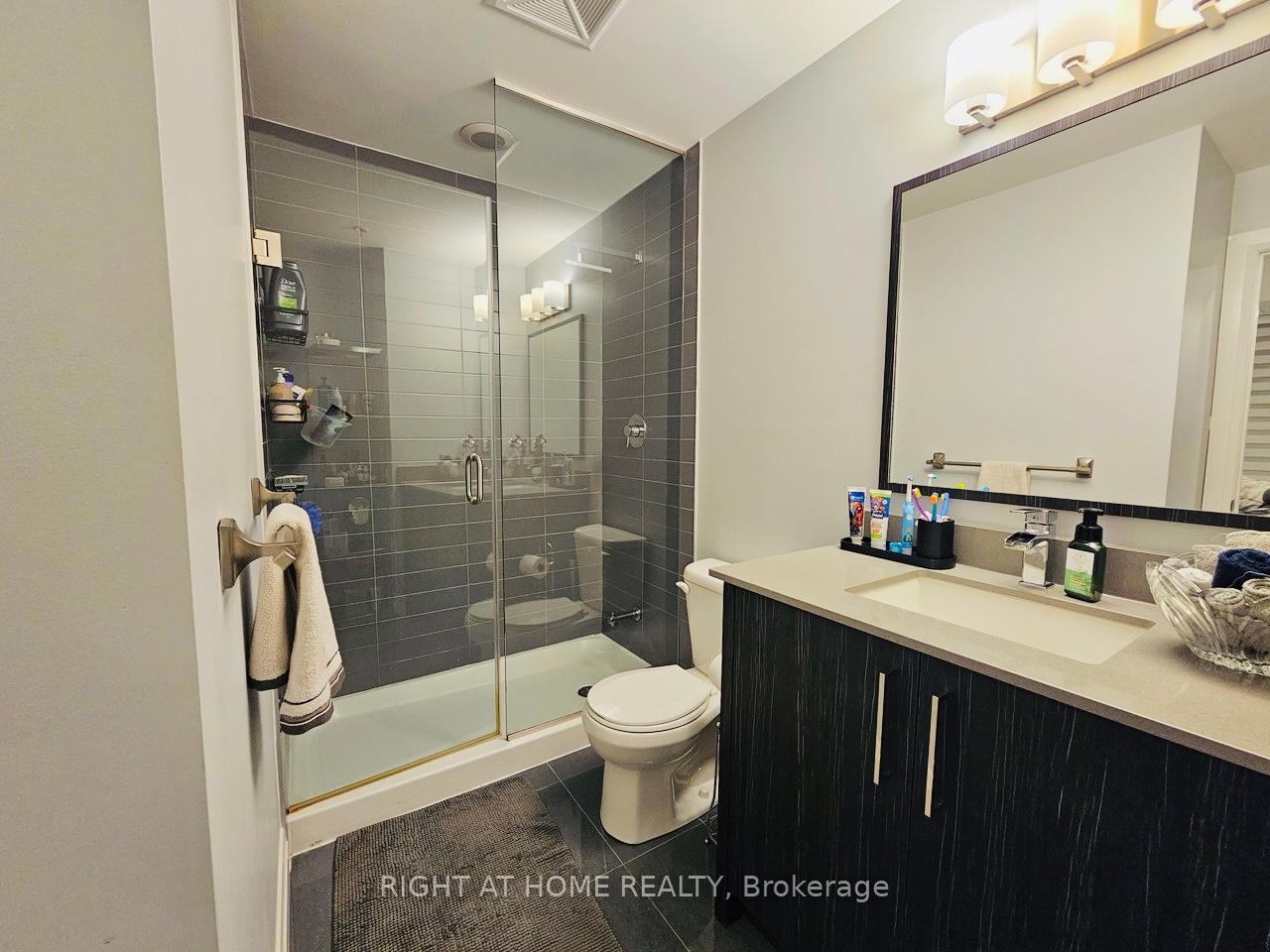 Photo 3 of 12 Woodstream Boulevard, Vaughan, Vaughan Grove — HOMEH