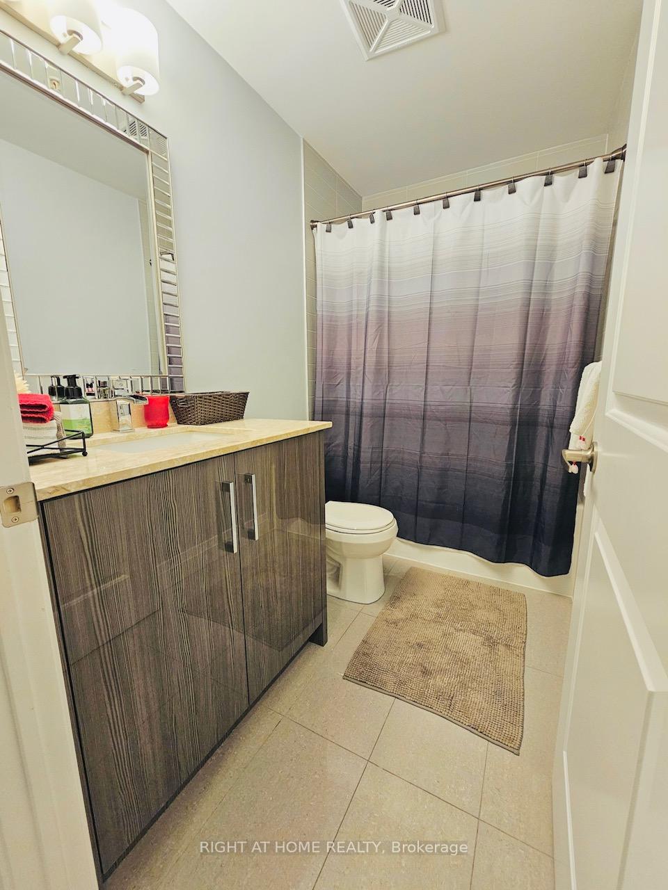 Photo 7 of 12 Woodstream Boulevard, Vaughan, Vaughan Grove — HOMEH
