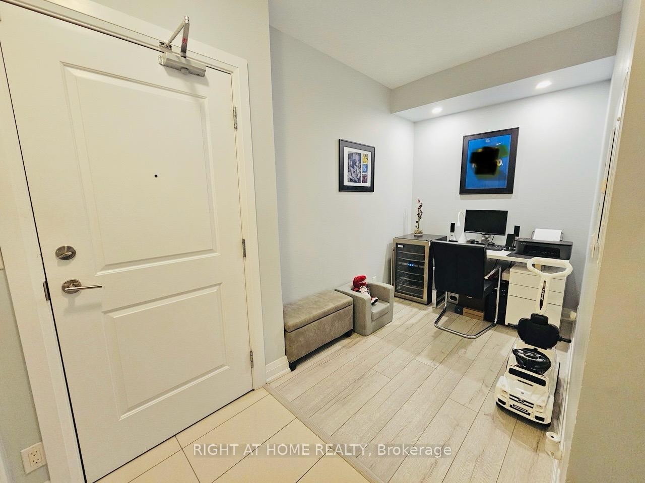 Photo 8 of 12 Woodstream Boulevard, Vaughan, Vaughan Grove — HOMEH