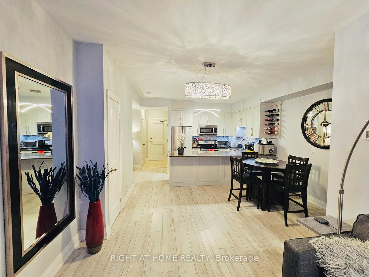 Photo 10 of 12 Woodstream Boulevard, Vaughan, Vaughan Grove — HOMEH