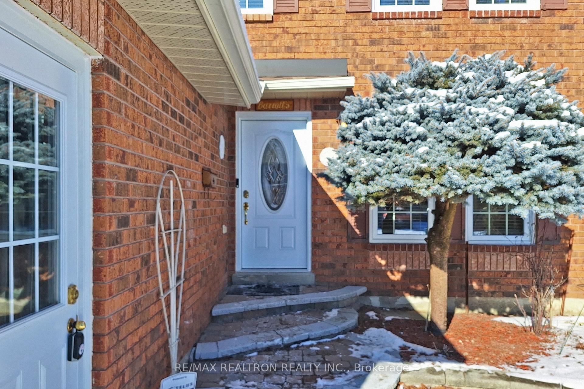 Photo 3 of 28 April Gardens, Aurora, Aurora Heights — HOMEH