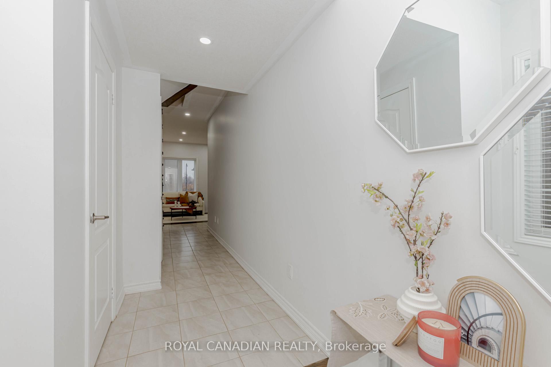 Photo 3 of 106 Borers Creek Circle, Hamilton, Waterdown — HOMEH