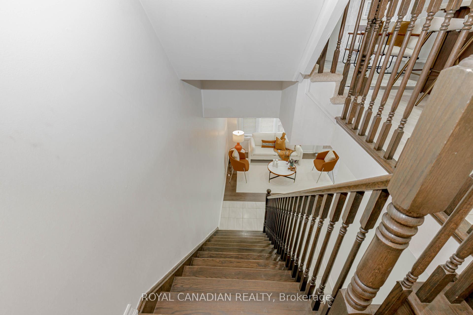 Photo 12 of 106 Borers Creek Circle, Hamilton, Waterdown — HOMEH