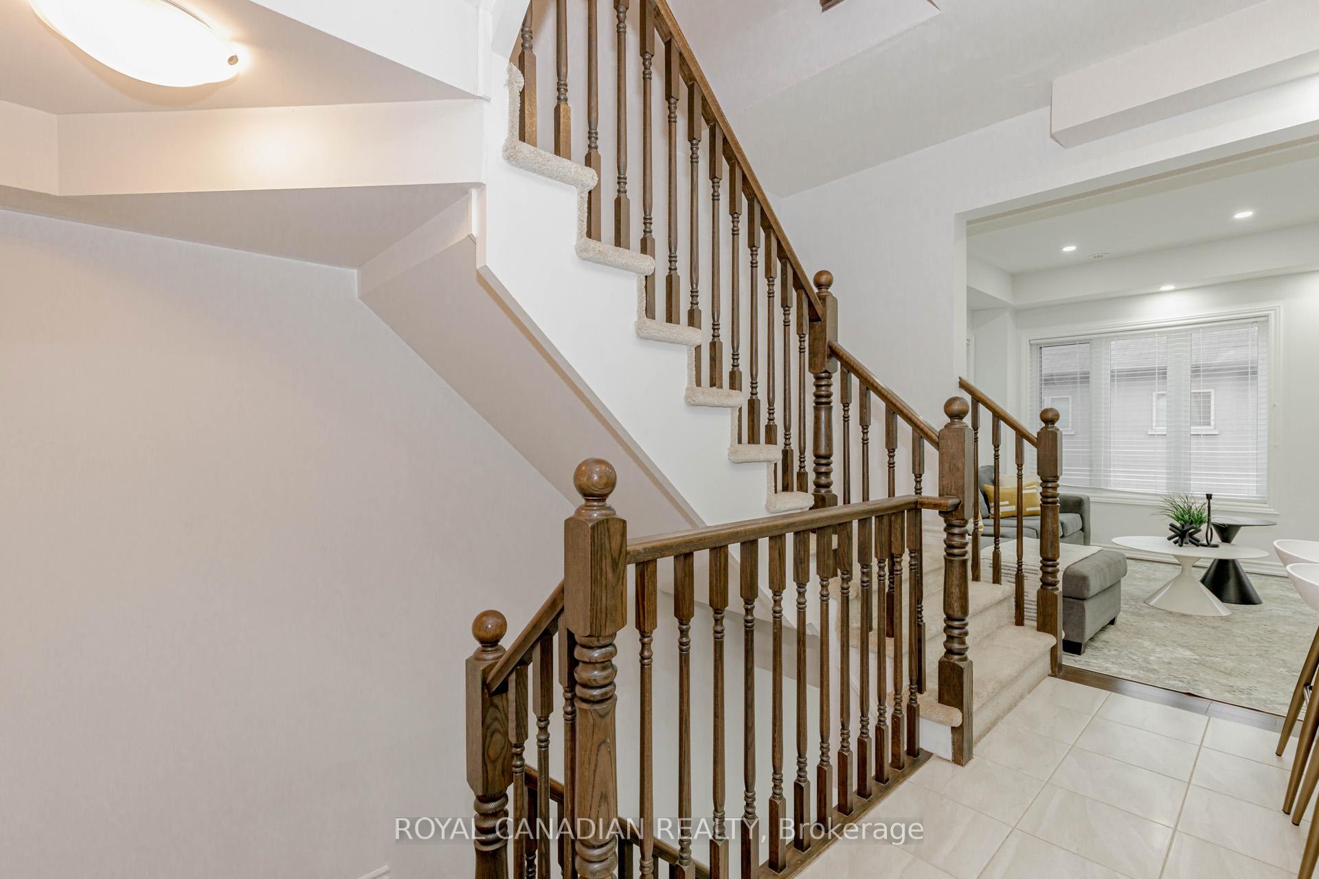 Photo 13 of 106 Borers Creek Circle, Hamilton, Waterdown — HOMEH