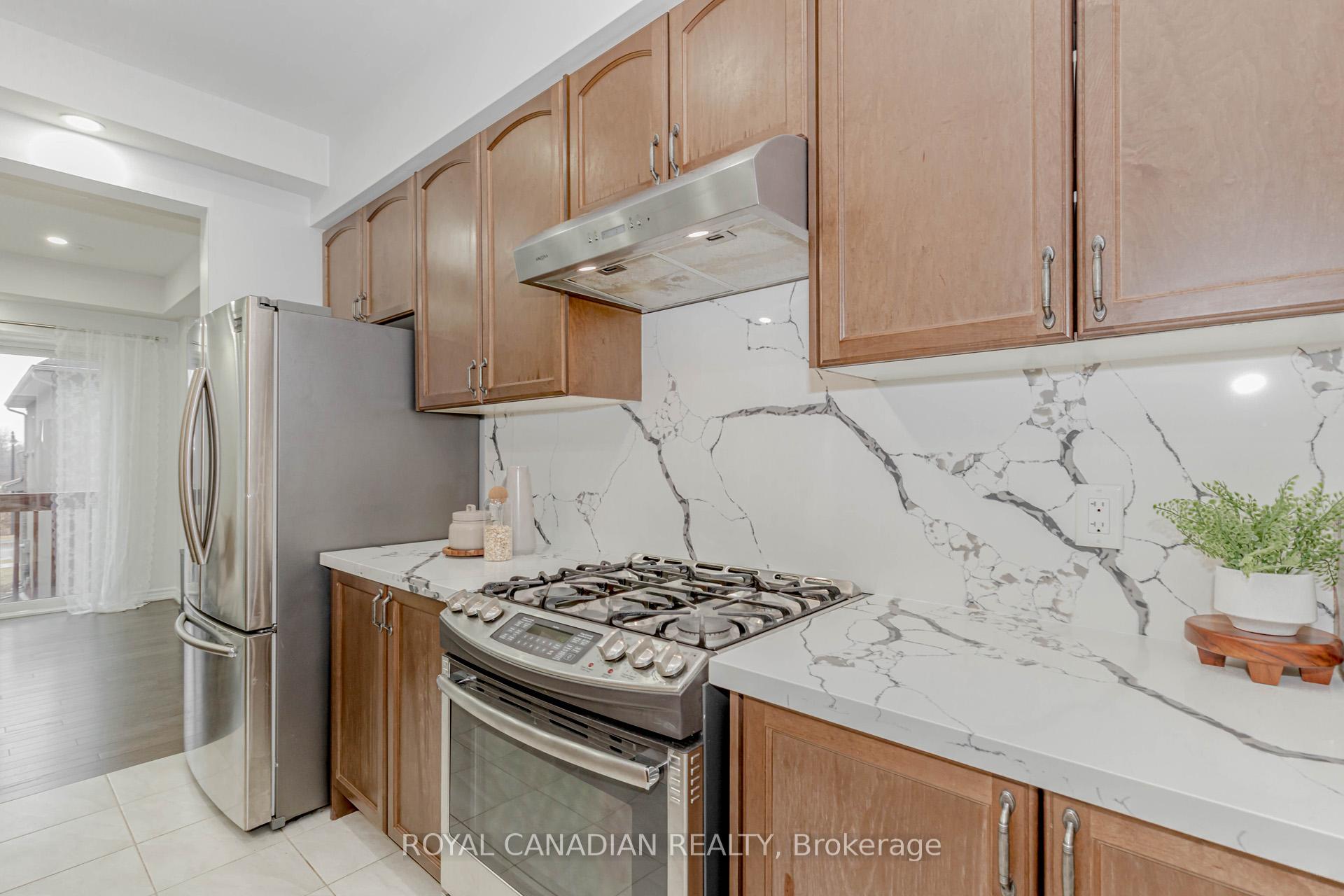 Photo 18 of 106 Borers Creek Circle, Hamilton, Waterdown — HOMEH