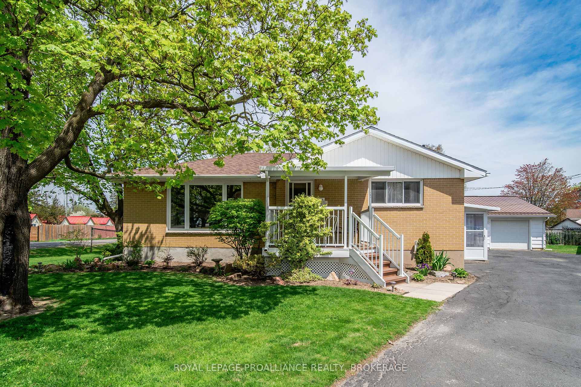 Photo 1 of 101 Elizabeth Drive, Gananoque — HOMEH