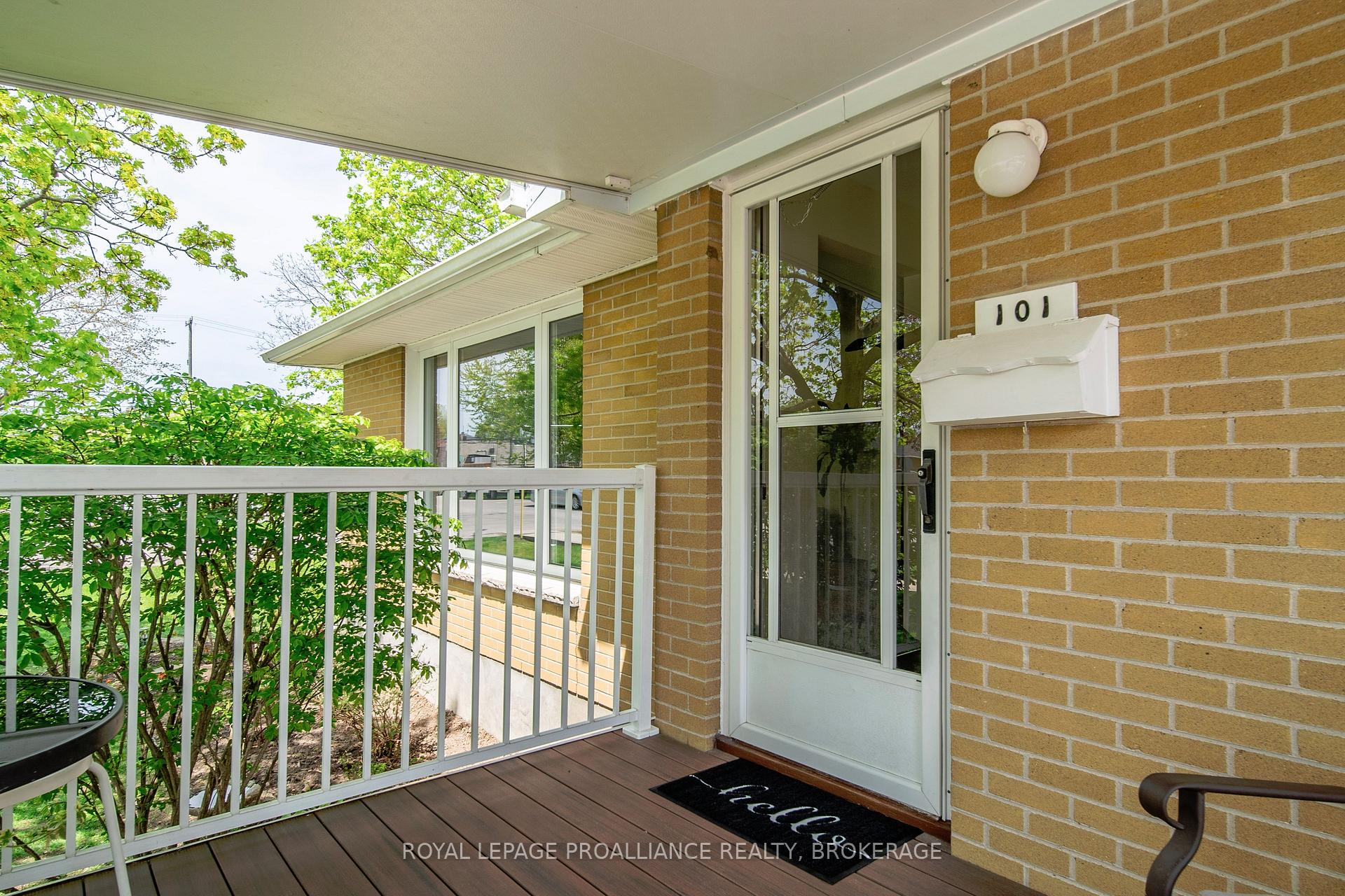 Photo 5 of 101 Elizabeth Drive, Gananoque — HOMEH