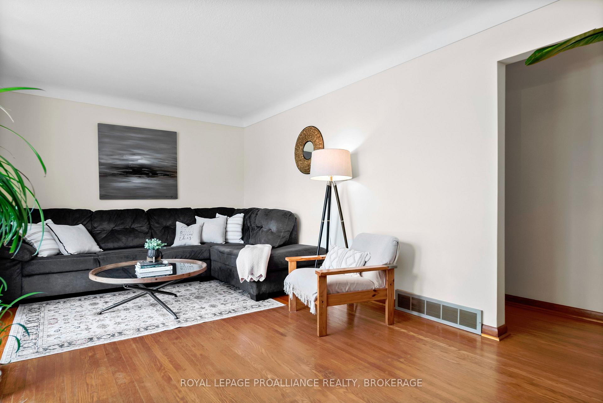 Photo 7 of 101 Elizabeth Drive, Gananoque — HOMEH