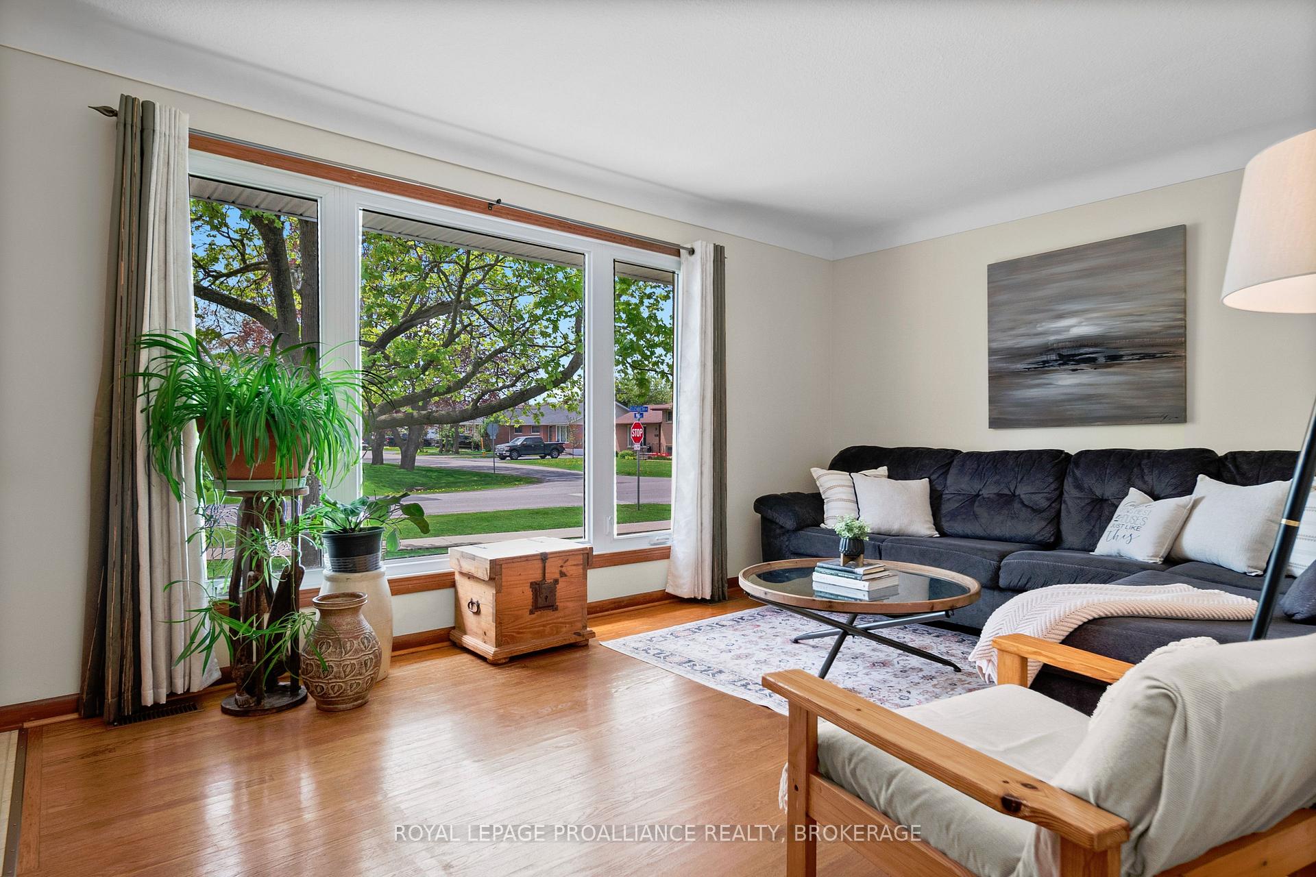 Photo 8 of 101 Elizabeth Drive, Gananoque — HOMEH