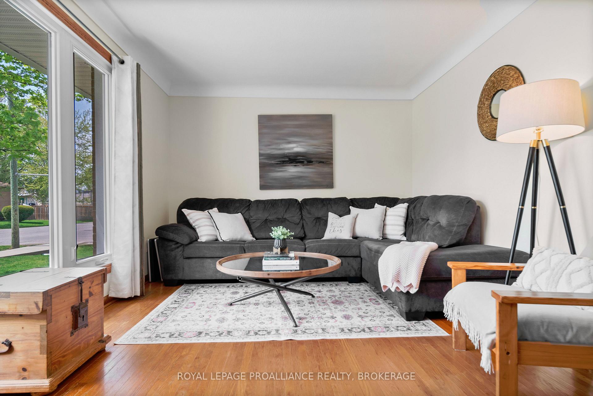 Photo 10 of 101 Elizabeth Drive, Gananoque — HOMEH