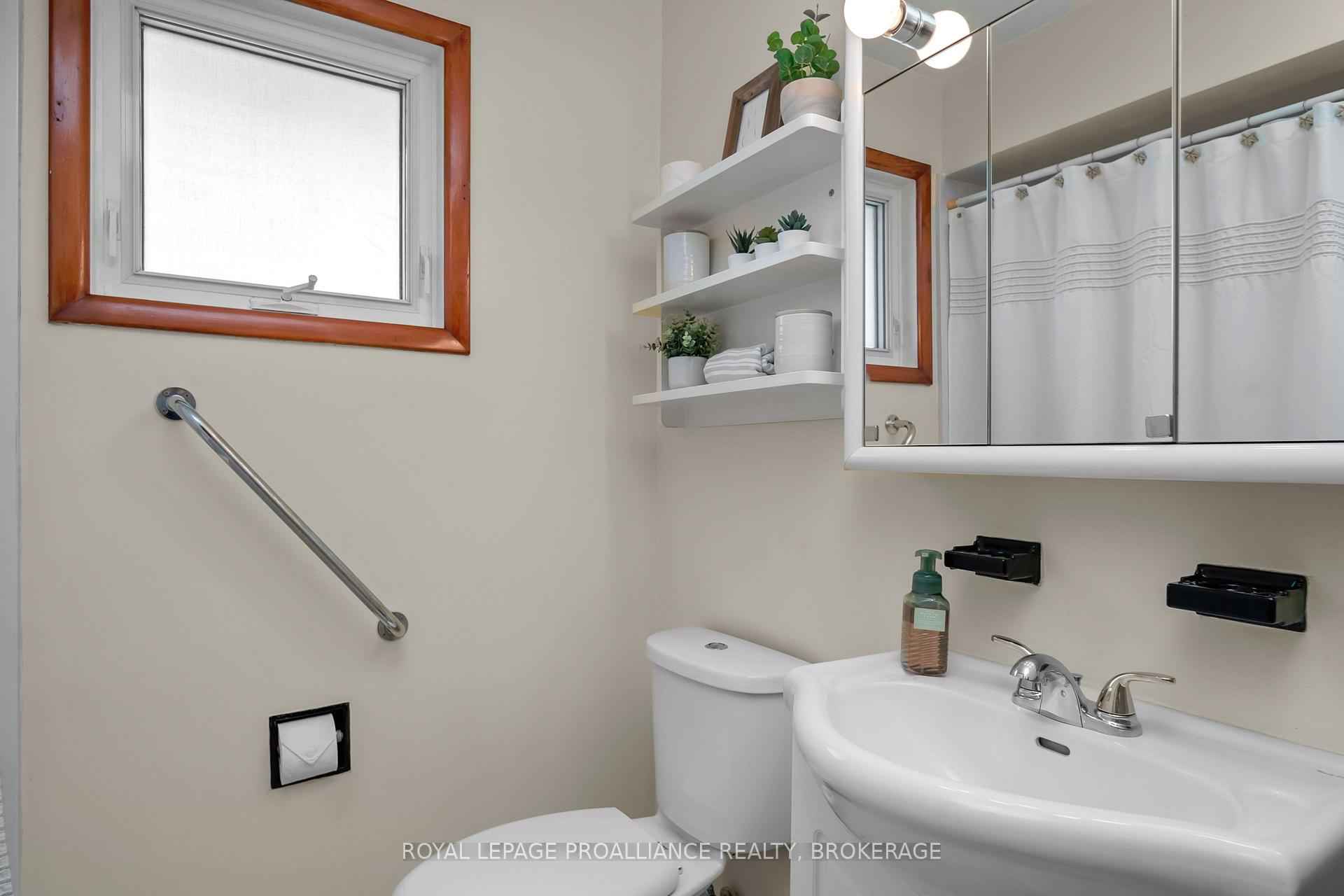 Photo 19 of 101 Elizabeth Drive, Gananoque — HOMEH