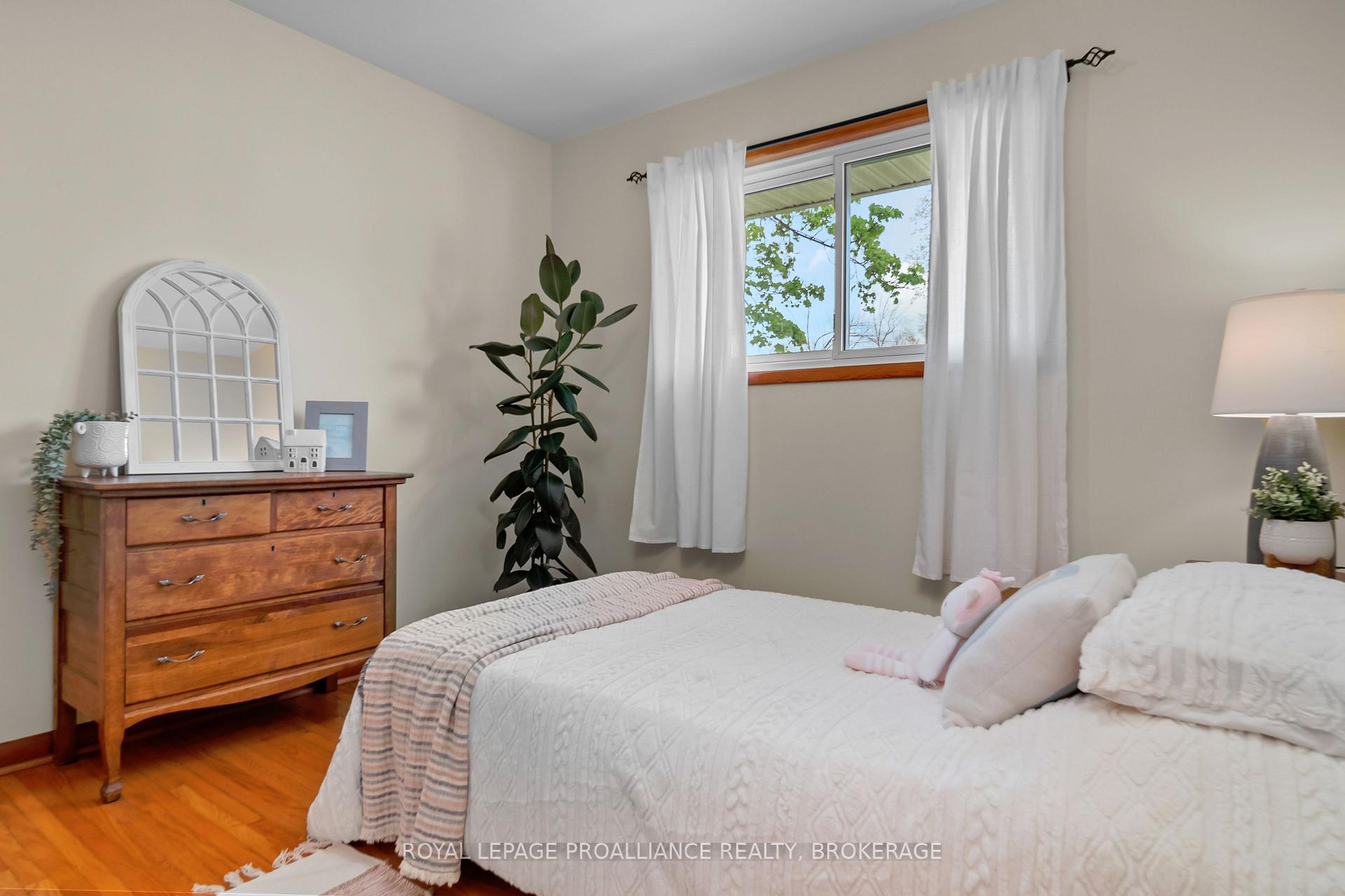 Photo 20 of 101 Elizabeth Drive, Gananoque — HOMEH