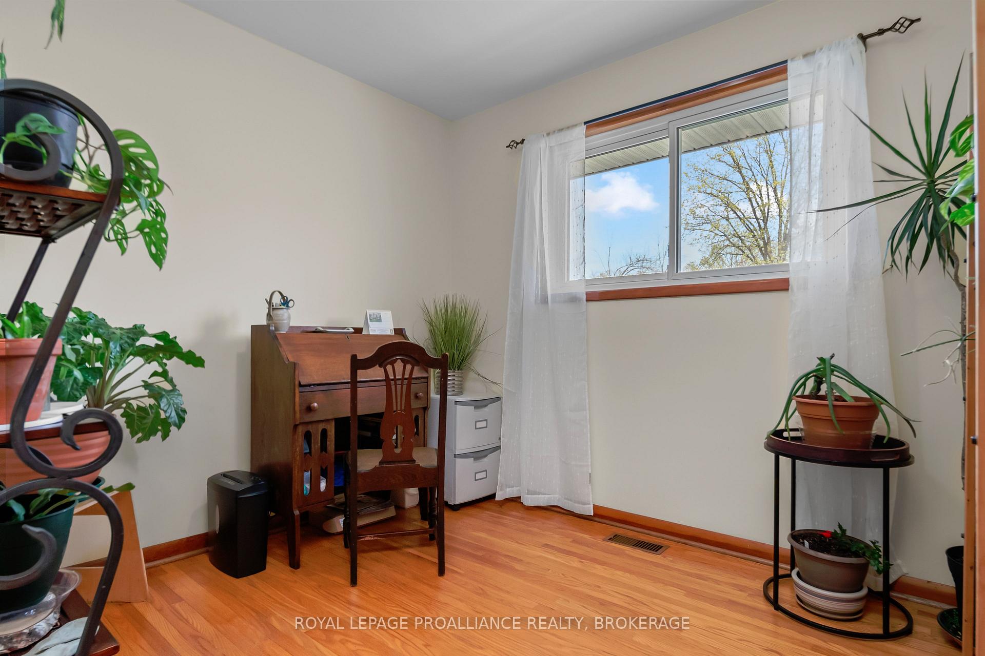 Photo 22 of 101 Elizabeth Drive, Gananoque — HOMEH
