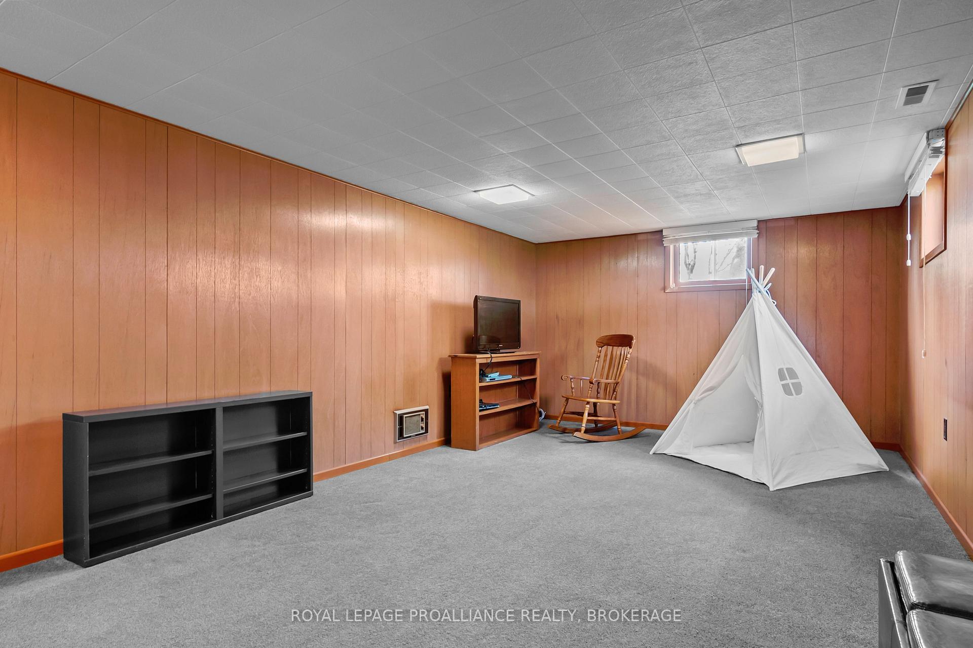 Photo 29 of 101 Elizabeth Drive, Gananoque — HOMEH
