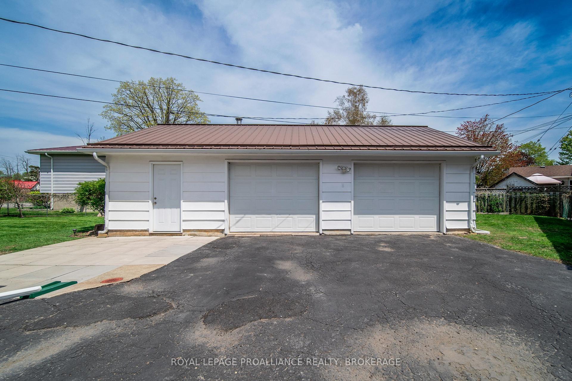 Photo 36 of 101 Elizabeth Drive, Gananoque — HOMEH