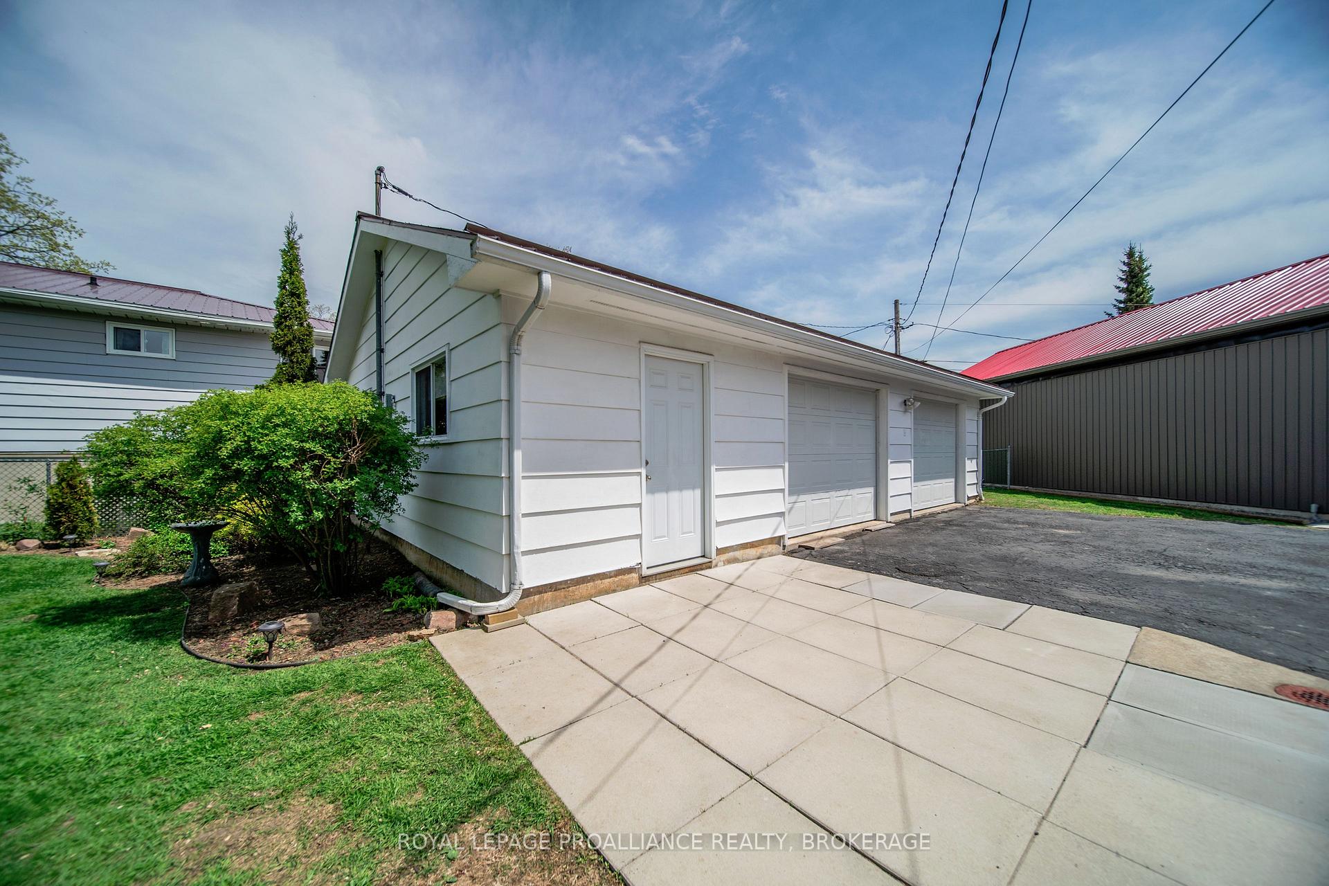 Photo 37 of 101 Elizabeth Drive, Gananoque — HOMEH