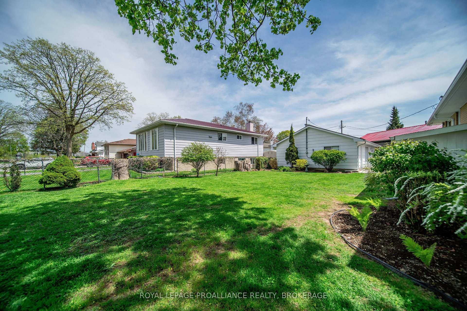 Photo 43 of 101 Elizabeth Drive, Gananoque — HOMEH