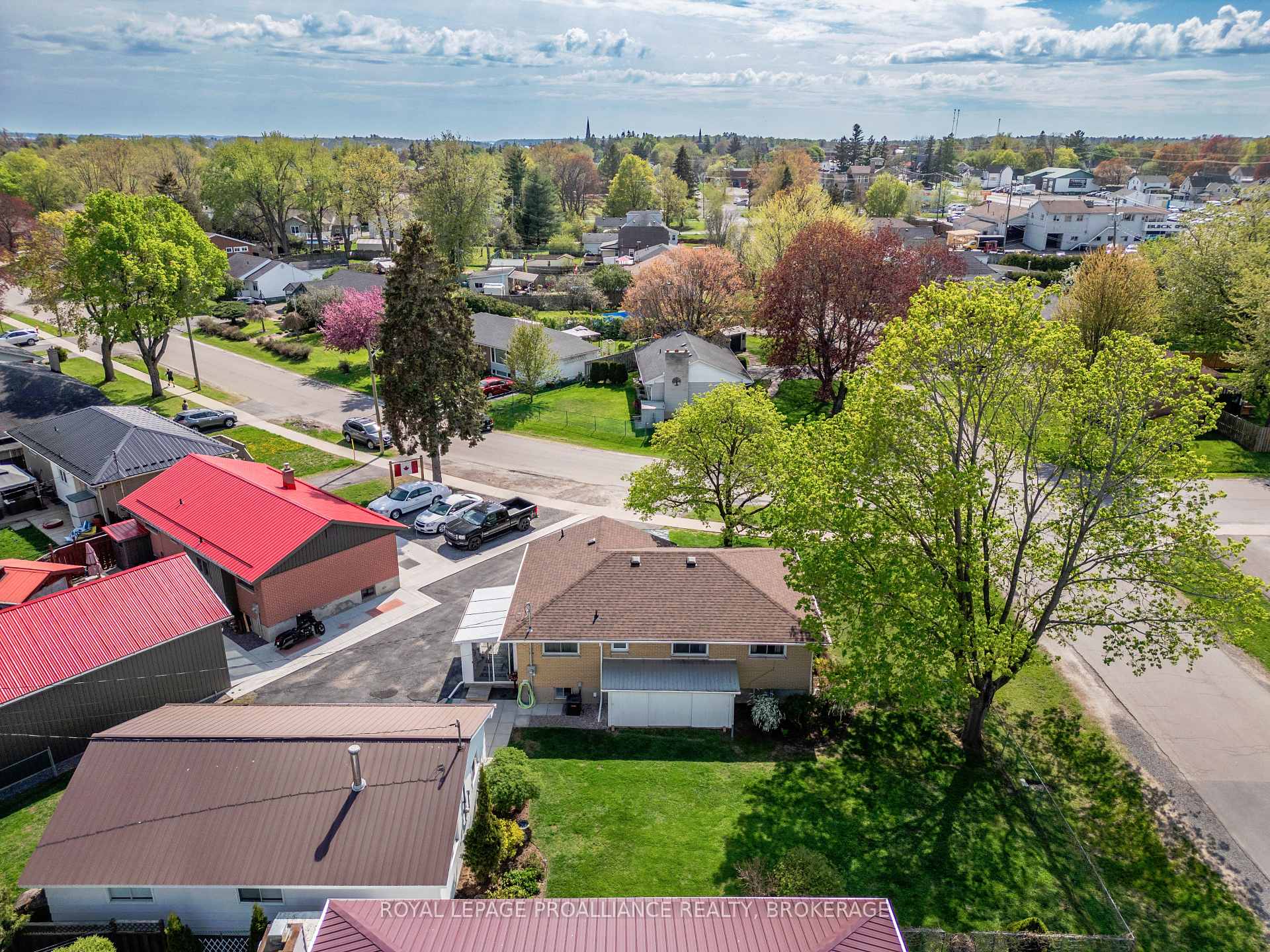 Photo 47 of 101 Elizabeth Drive, Gananoque — HOMEH