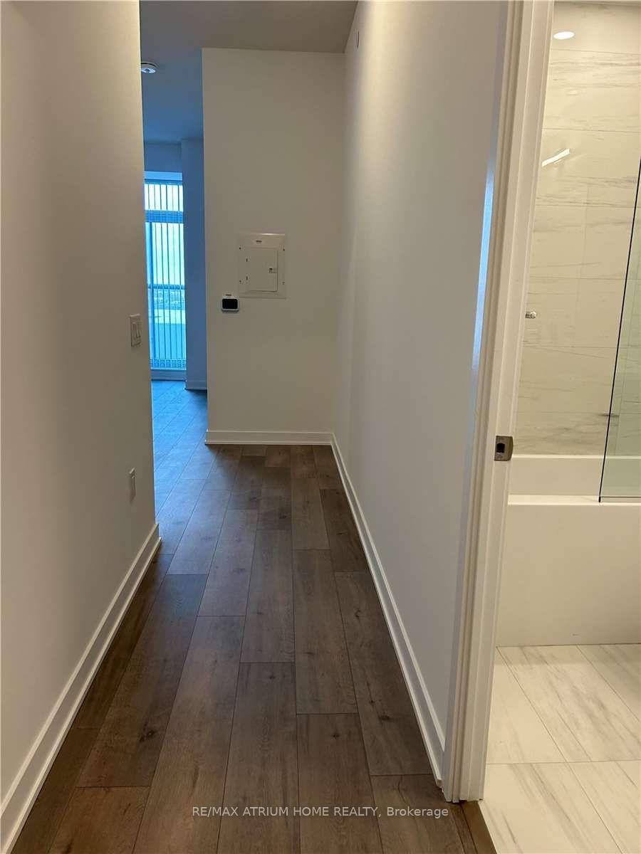 Photo 9 of Unit 520, 38 Honeycrisp Crescent, Vaughan, Vaughan Corporate Centre — HOMEH