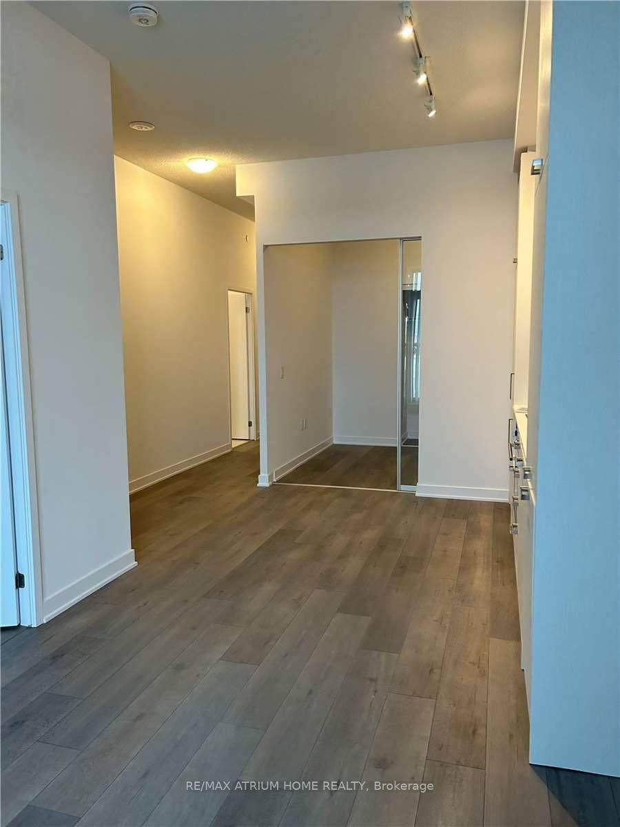 Photo 15 of Unit 520, 38 Honeycrisp Crescent, Vaughan, Vaughan Corporate Centre — HOMEH