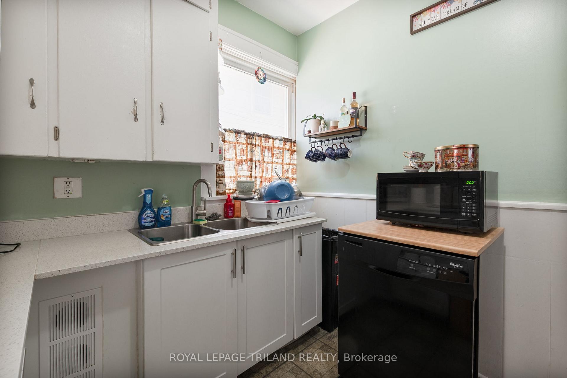 Photo 11 of 91 Curtis Street, St. Thomas — HOMEH