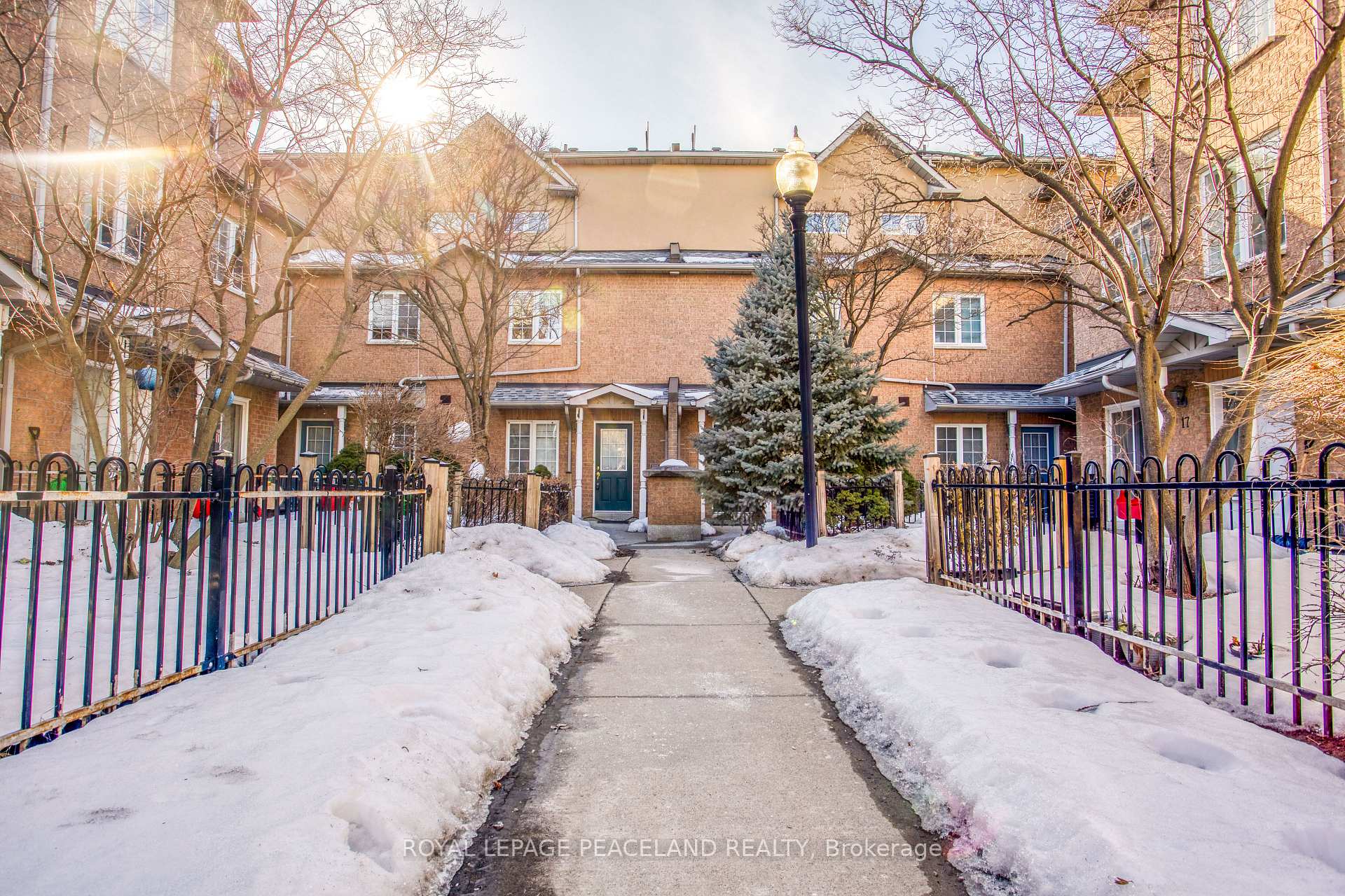 Photo 1 of Unit 13, 2 Alpen Way, Markham, Unionville — HOMEH