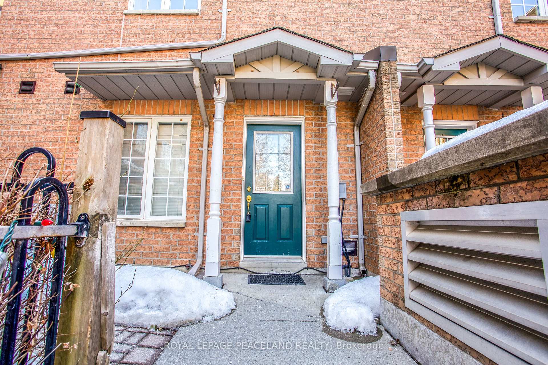 Photo 2 of Unit 13, 2 Alpen Way, Markham, Unionville — HOMEH