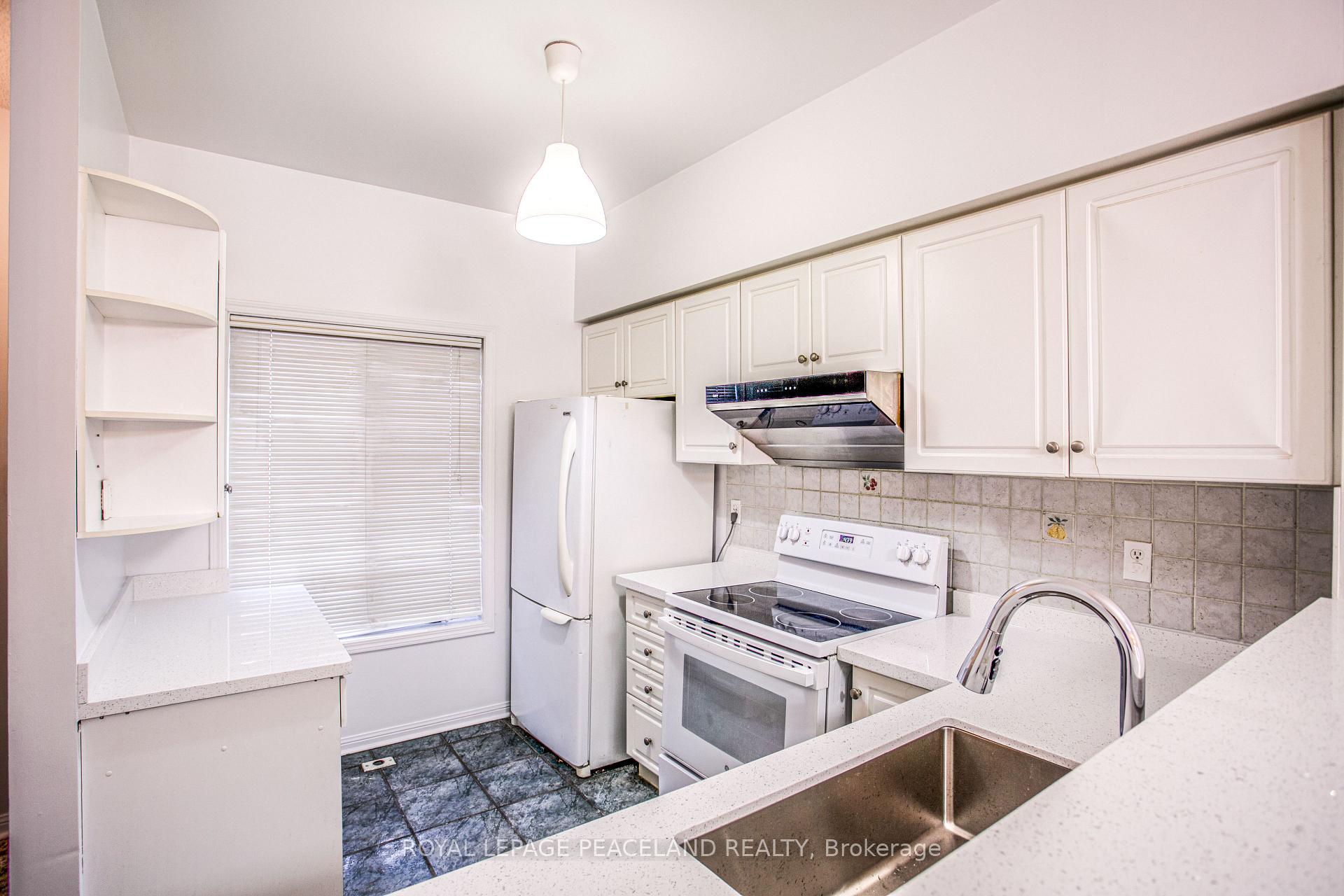 Photo 4 of Unit 13, 2 Alpen Way, Markham, Unionville — HOMEH