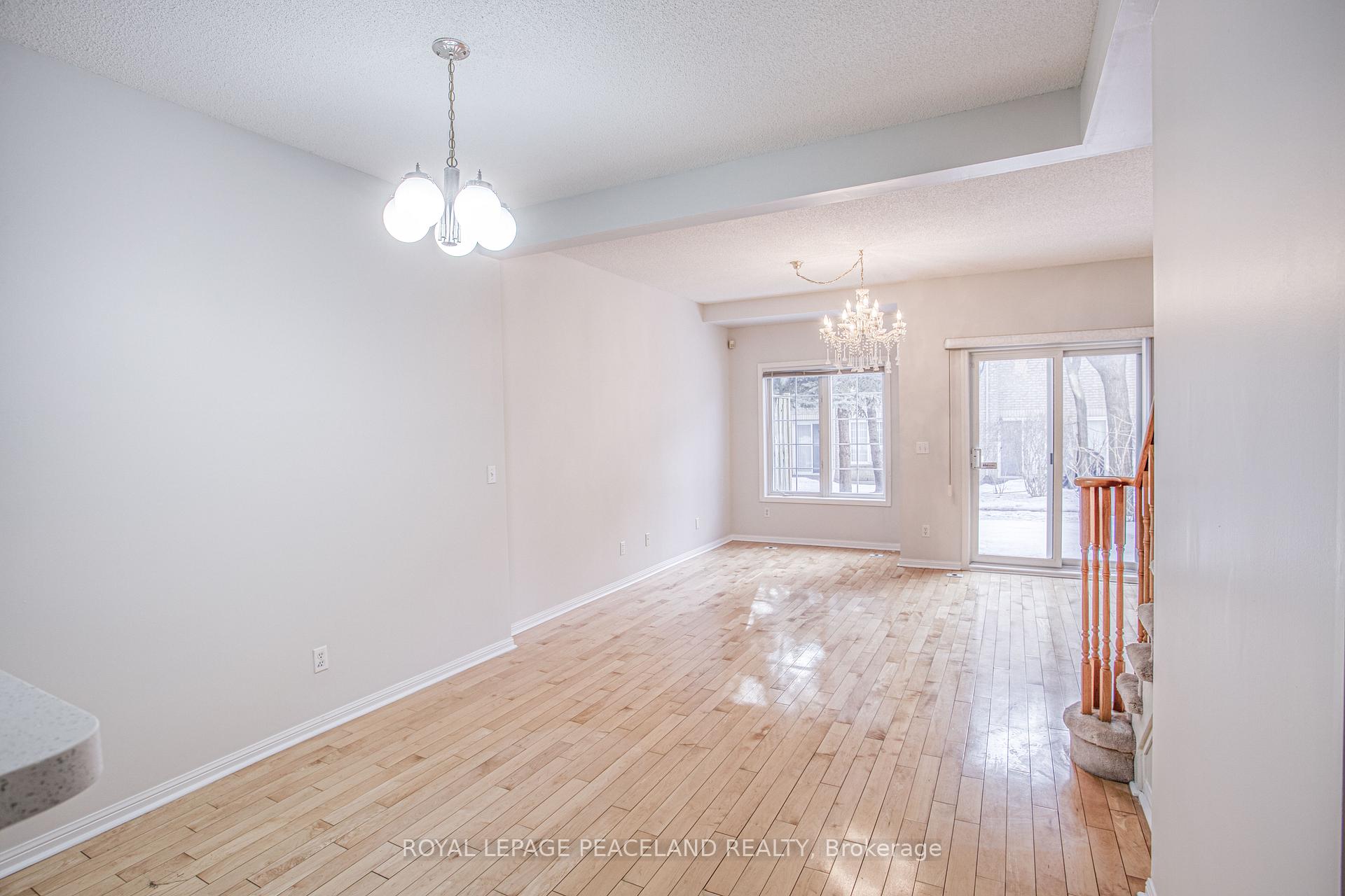 Photo 6 of Unit 13, 2 Alpen Way, Markham, Unionville — HOMEH