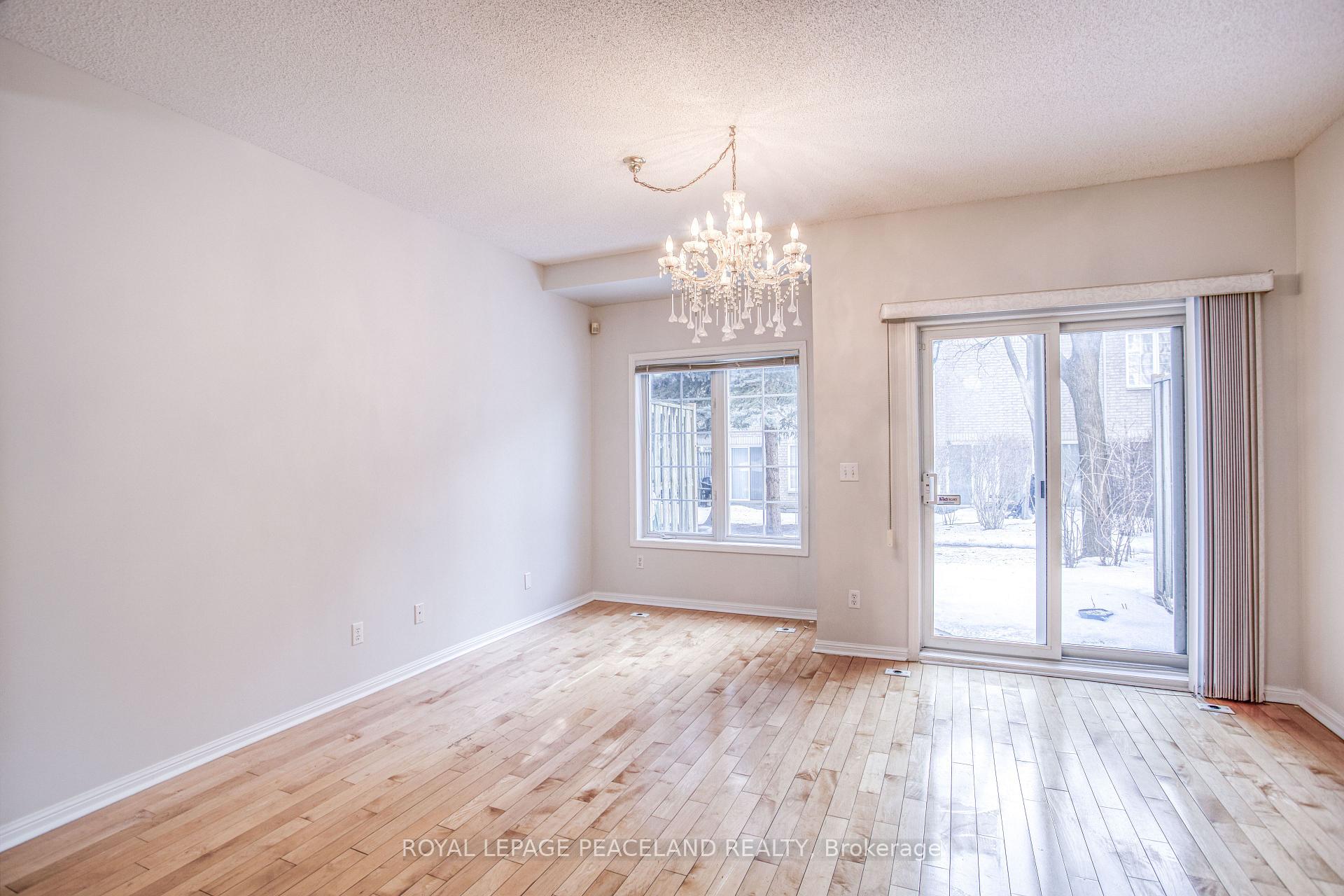 Photo 7 of Unit 13, 2 Alpen Way, Markham, Unionville — HOMEH