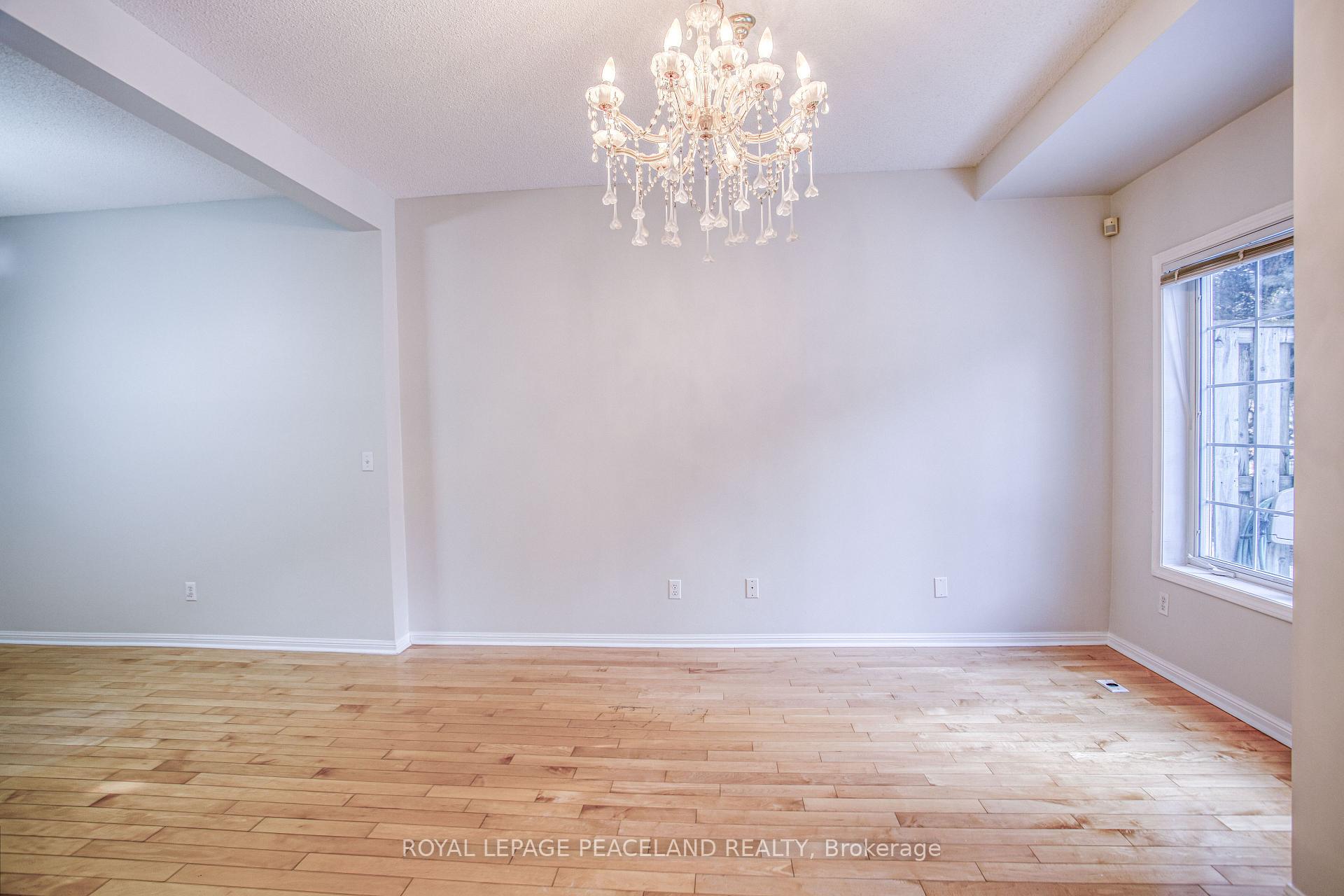 Photo 8 of Unit 13, 2 Alpen Way, Markham, Unionville — HOMEH