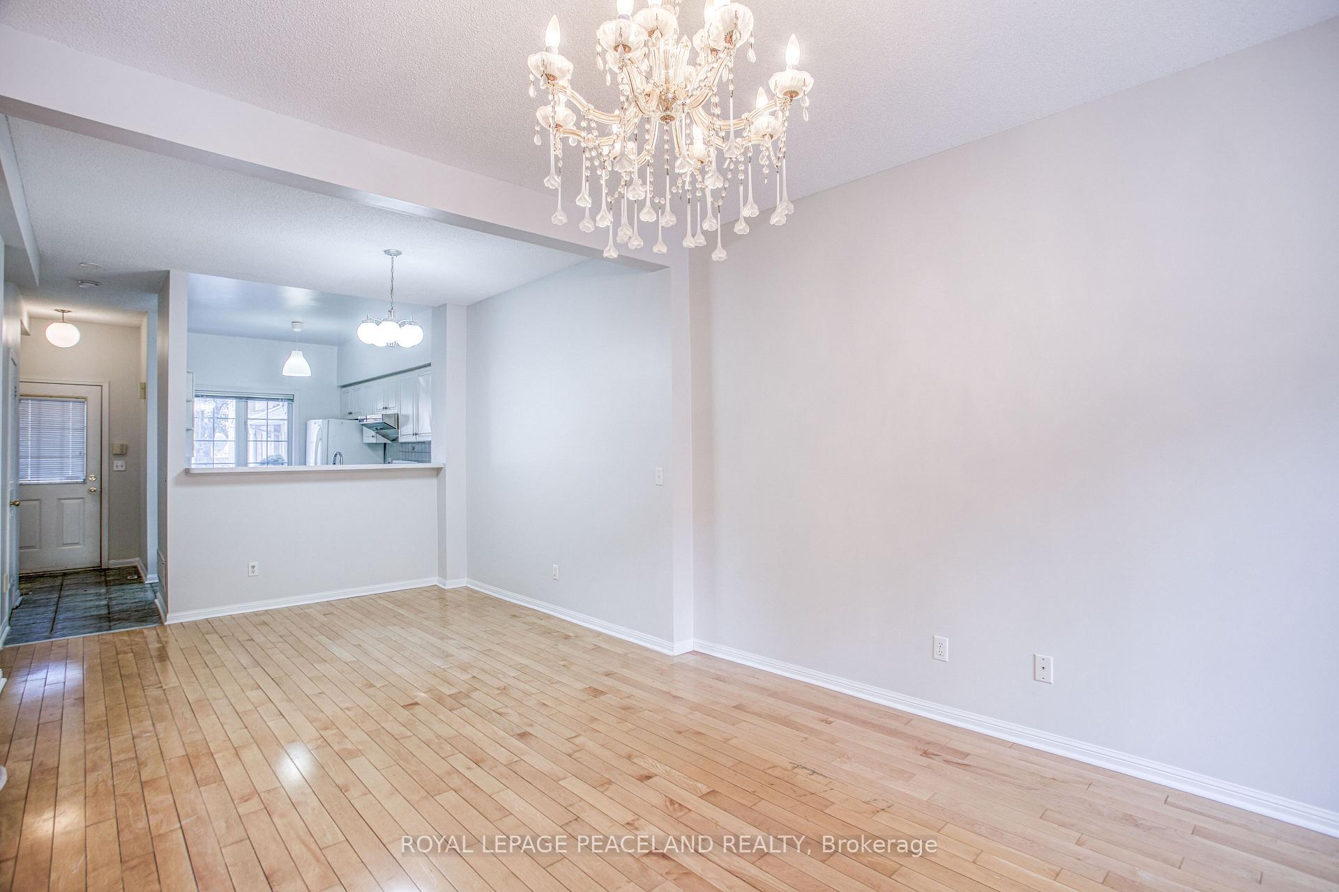 Photo 9 of Unit 13, 2 Alpen Way, Markham, Unionville — HOMEH