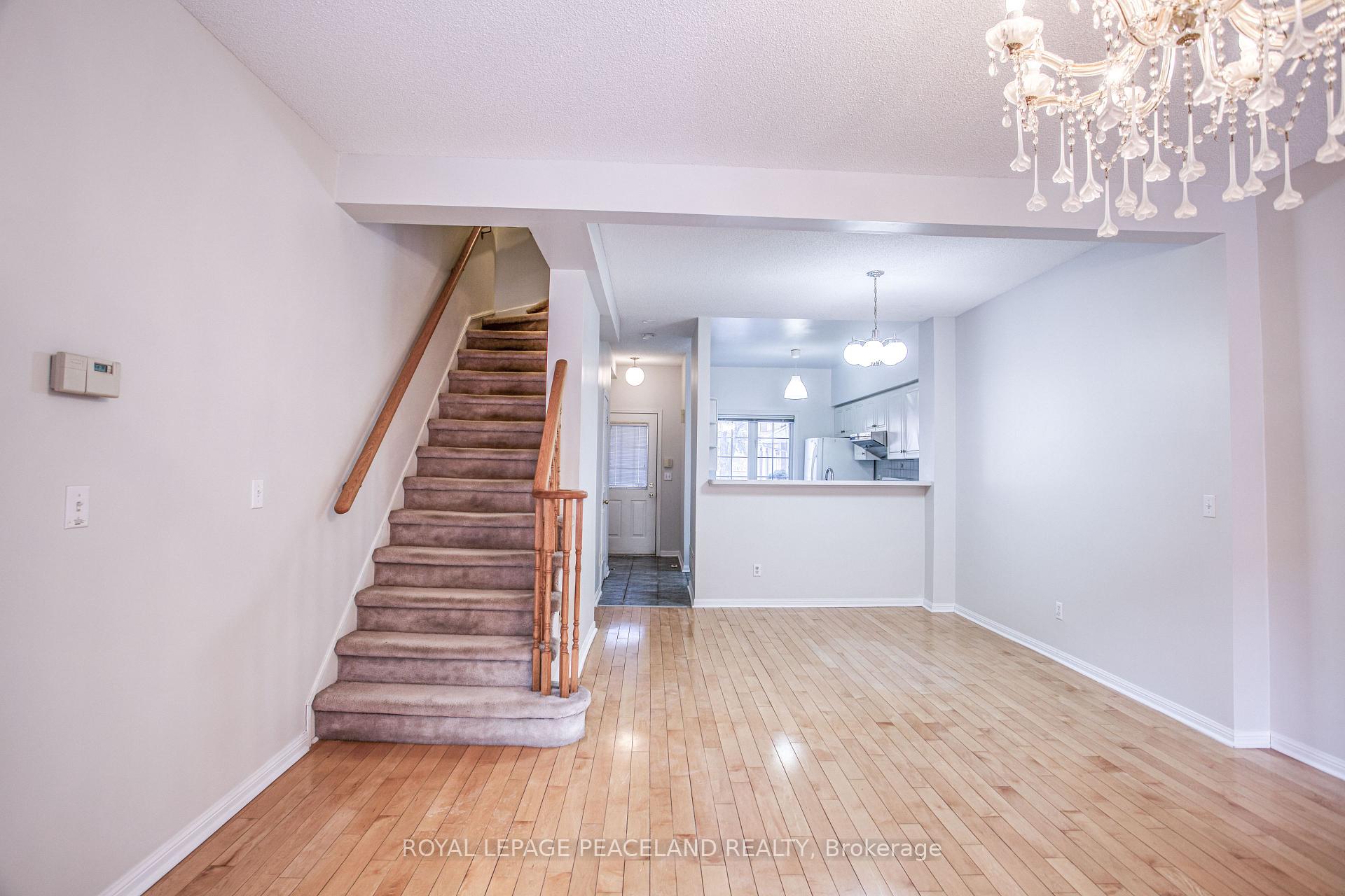 Photo 10 of Unit 13, 2 Alpen Way, Markham, Unionville — HOMEH