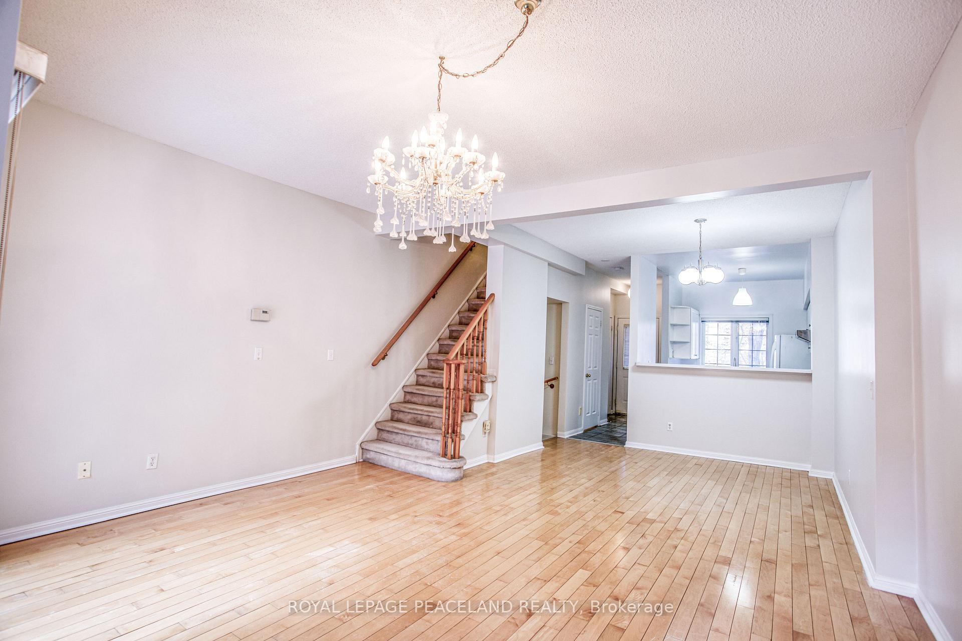 Photo 11 of Unit 13, 2 Alpen Way, Markham, Unionville — HOMEH