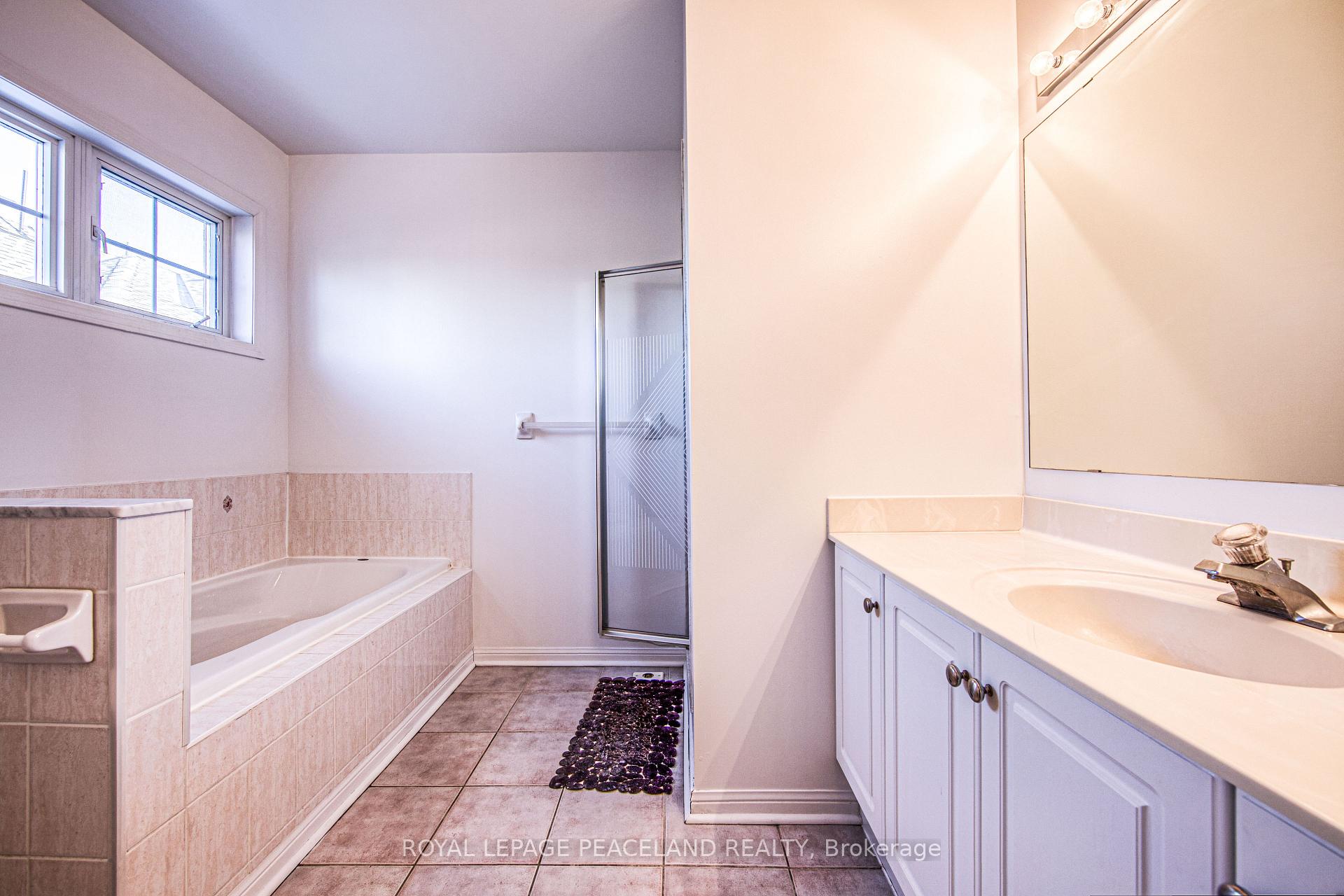 Photo 20 of Unit 13, 2 Alpen Way, Markham, Unionville — HOMEH