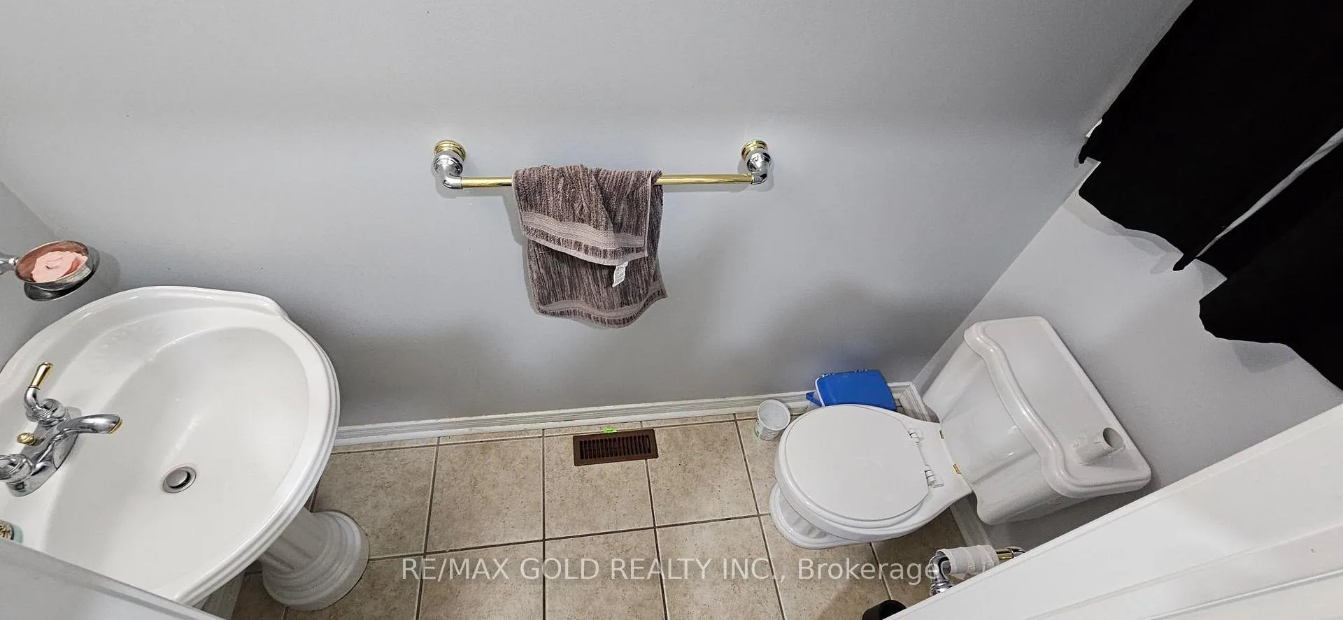 Photo 4 of Unit (UPPER), 69 Milkweed Crescent, Brampton, Northwest Sandalwood Parkway — HOMEH