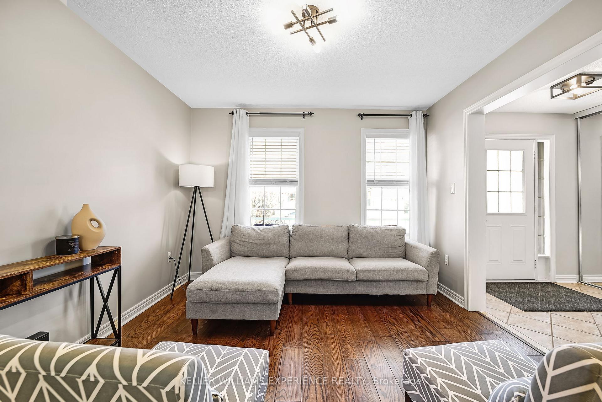 Photo 10 of 6 Brookwood Drive, Barrie, 400 West — HOMEH