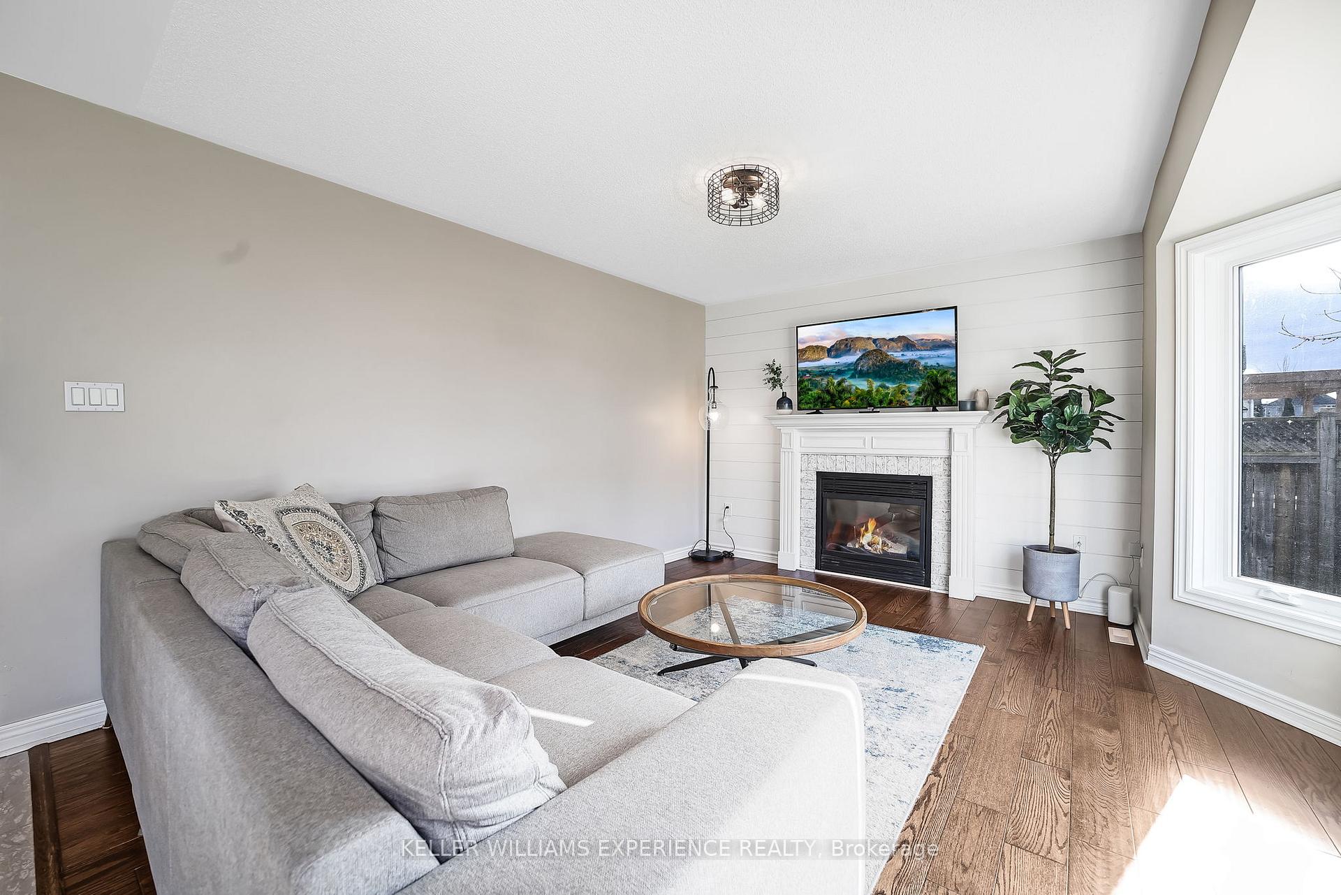 Photo 13 of 6 Brookwood Drive, Barrie, 400 West — HOMEH