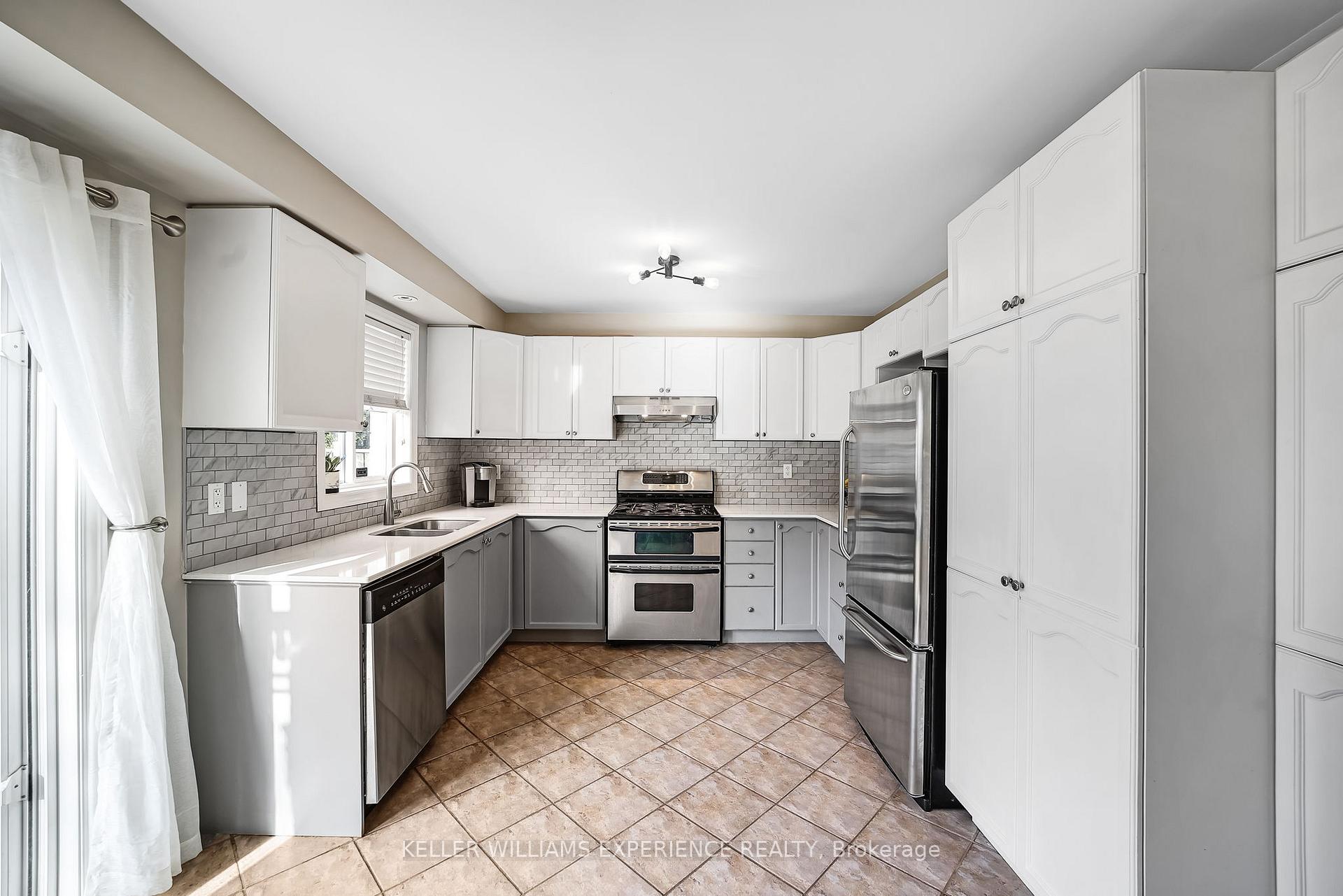 Photo 16 of 6 Brookwood Drive, Barrie, 400 West — HOMEH