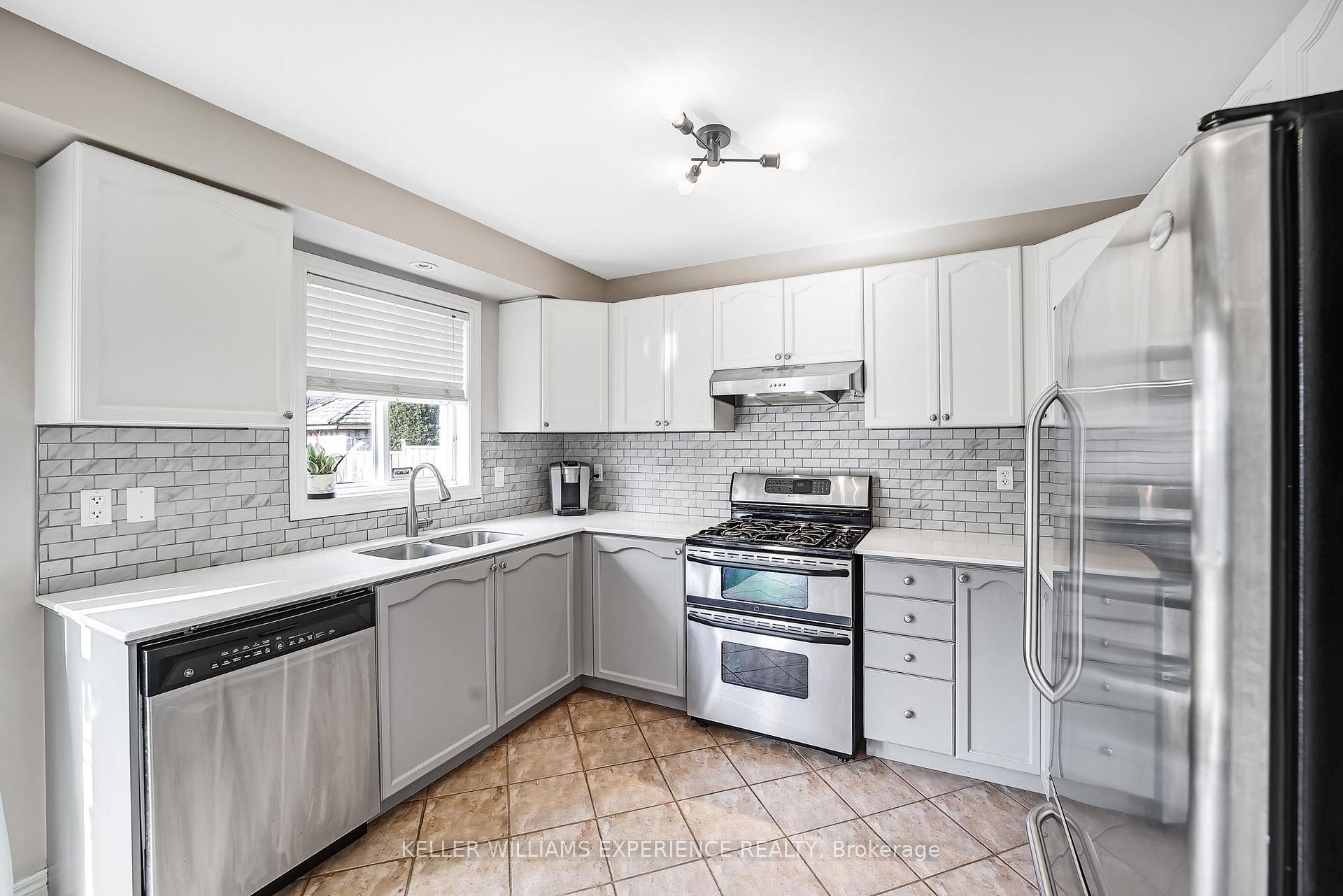 Photo 17 of 6 Brookwood Drive, Barrie, 400 West — HOMEH